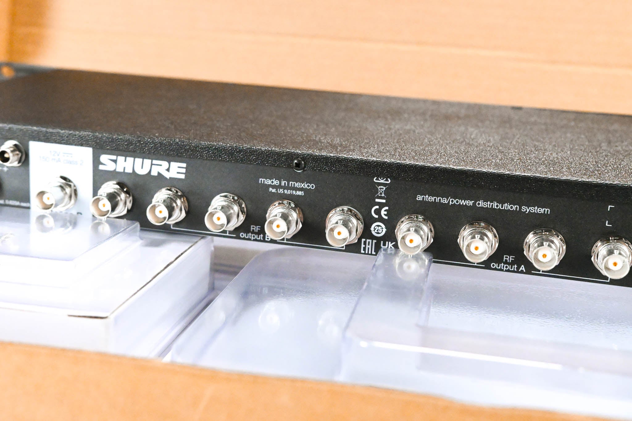 Shure UA844+SWB UHF Wideband Antenna Distribution System