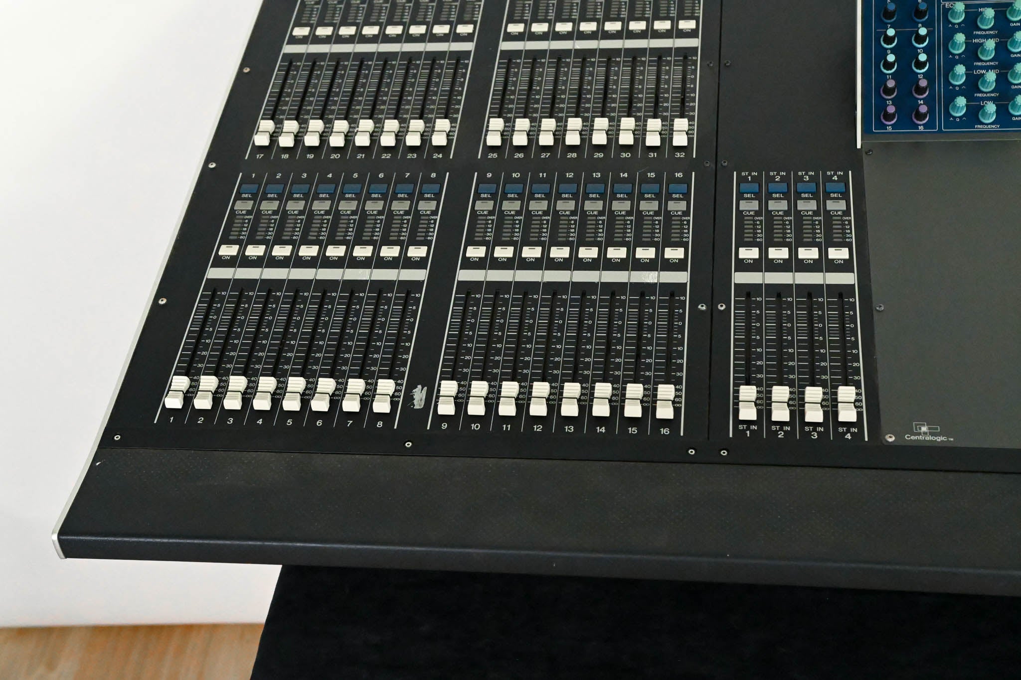 Yamaha M7CL-48 48-Channel Digital Audio Mixing Console