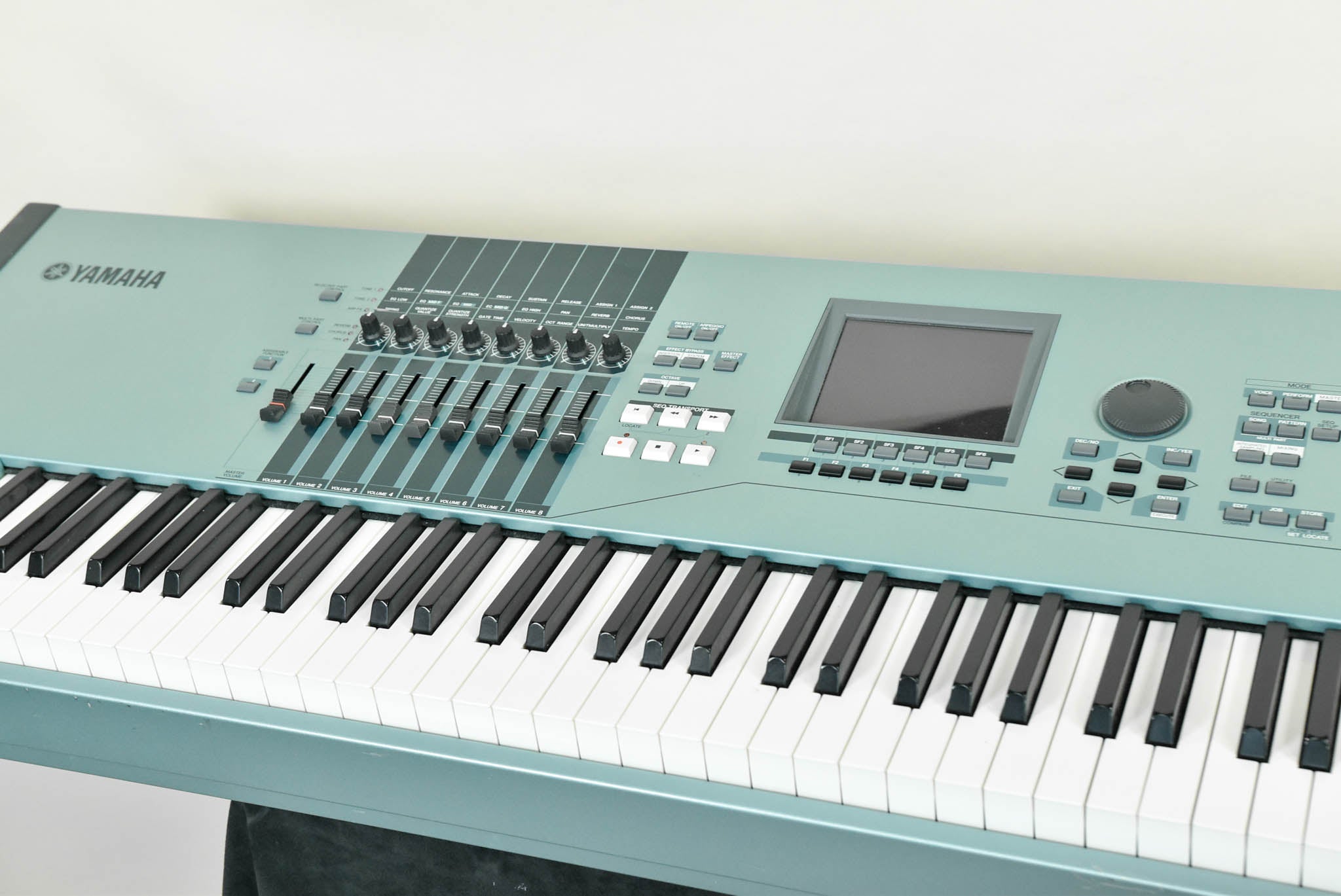 Yamaha Motif XS8 88-Key Synthesizer Keyboard Workstation