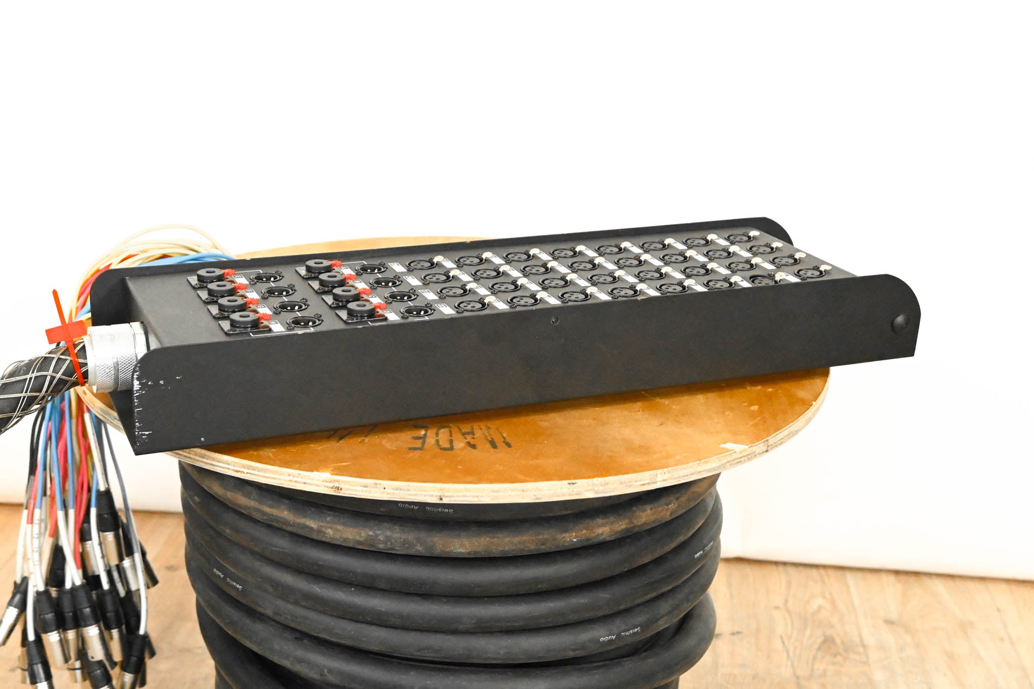 Seismic Audio SALS-32x8x150 32-Channel Snake with 8 Returns - 150 ft