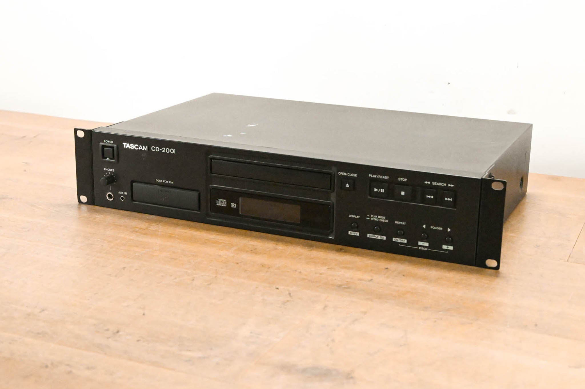 TASCAM CD-200i Rackmountable CD Player with iPod Dock