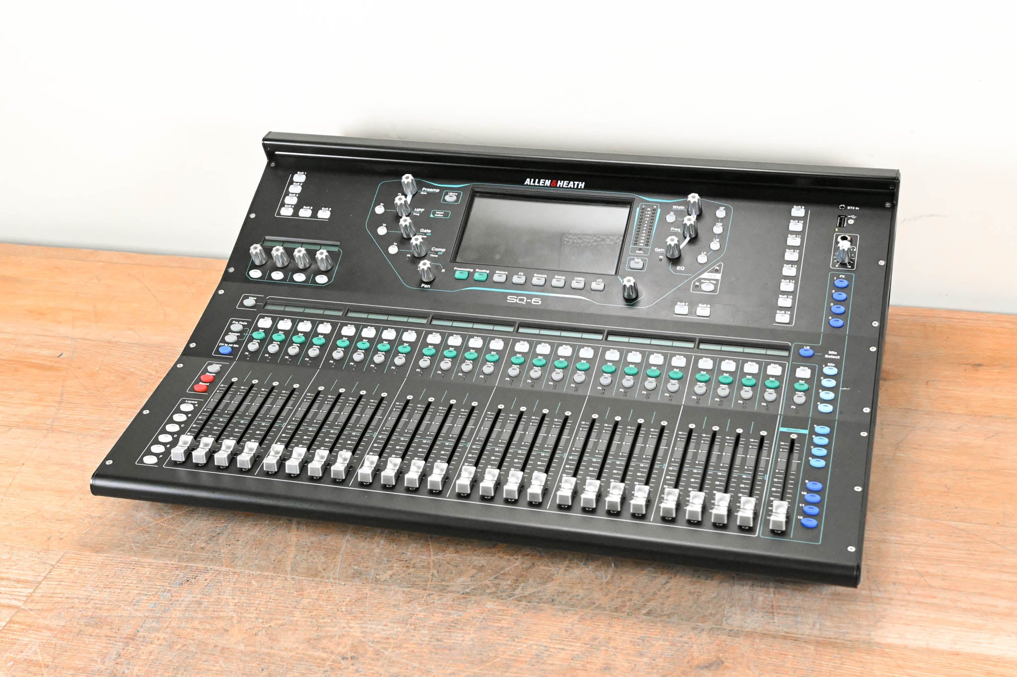 Allen & Heath SQ-6 48-Channel Compact Digital Audio Mixer