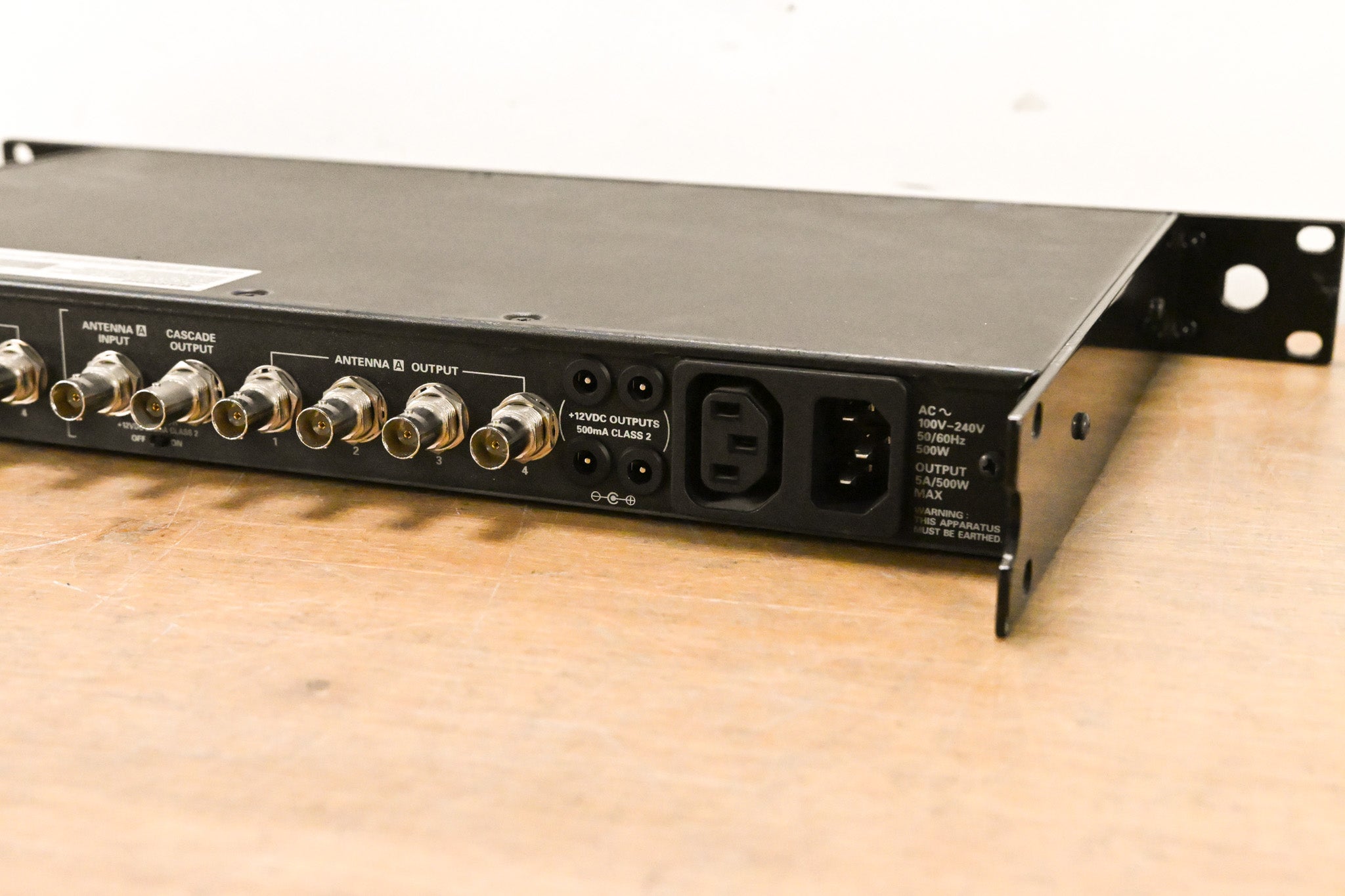 Audio-Technica AEW-DA550C UHF Antenna Distribution System: 540-564 MHz