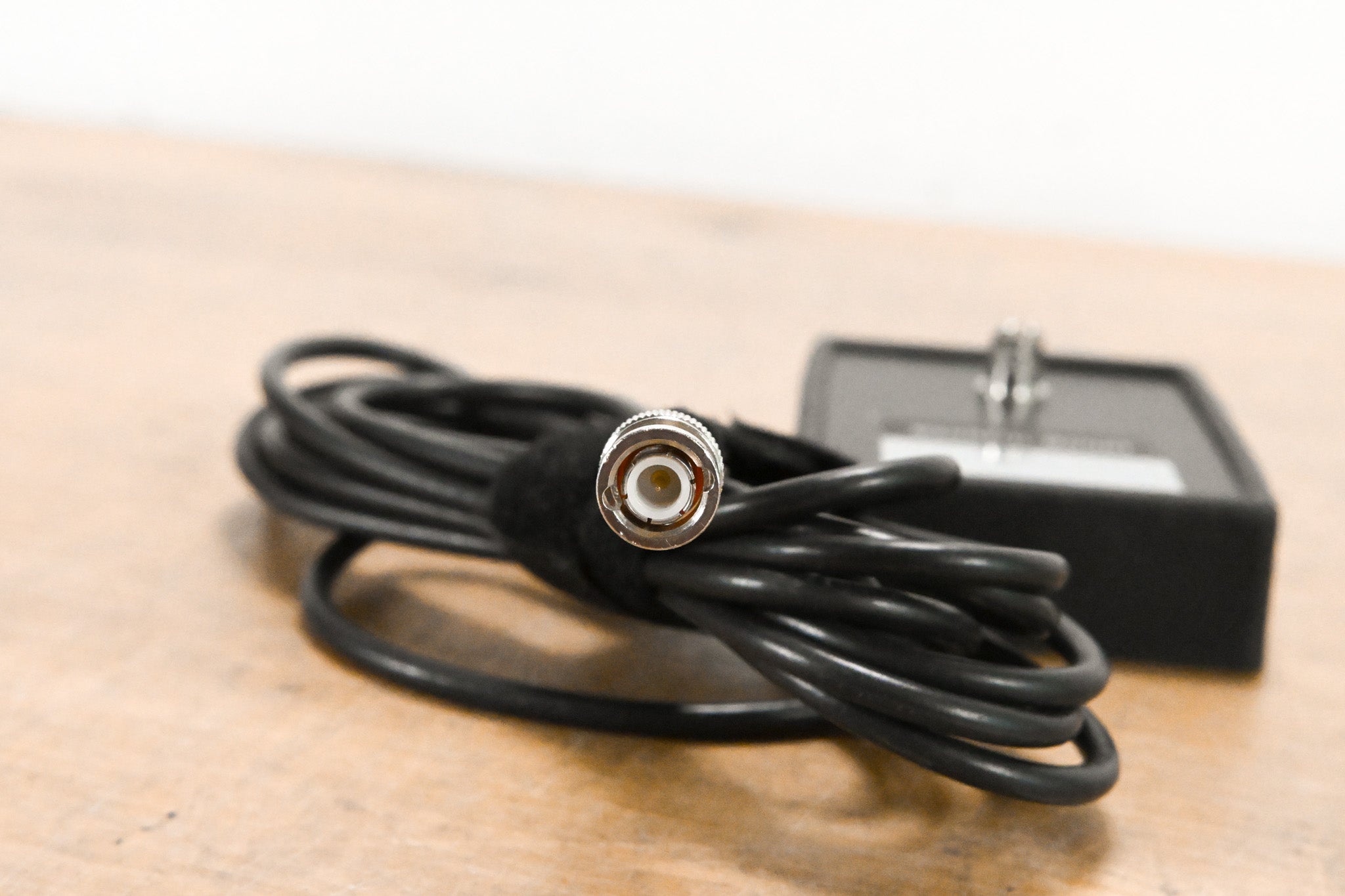 Radiall / Larsen BNC-BNC Magnet Mount