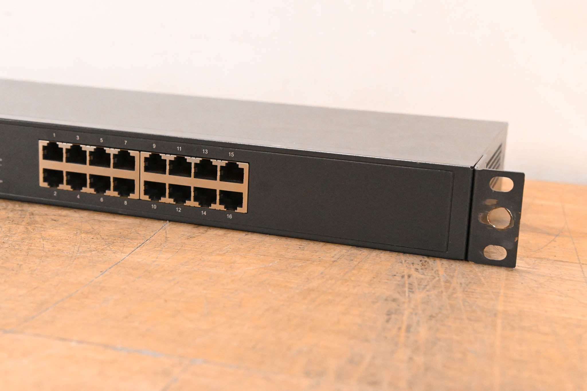 TP-Link TL-SG1016 16-Port Gigabit Switch
