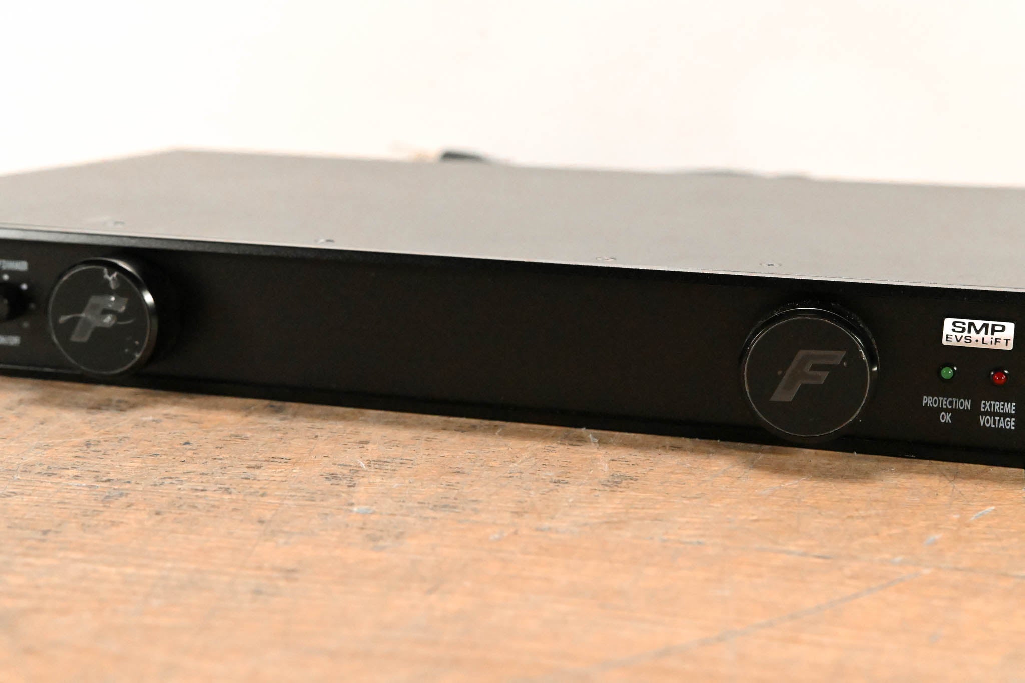 Furman PL-8C 15A Classic Series Power Conditioner with Lights