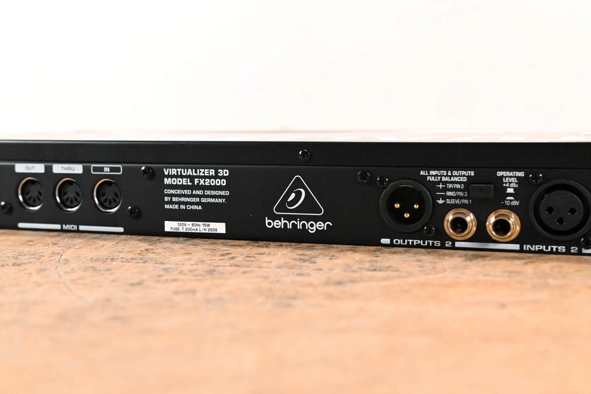 Behringer VIRTUALIZER 3D FX2000 3D Multi-Engine Effects Processor