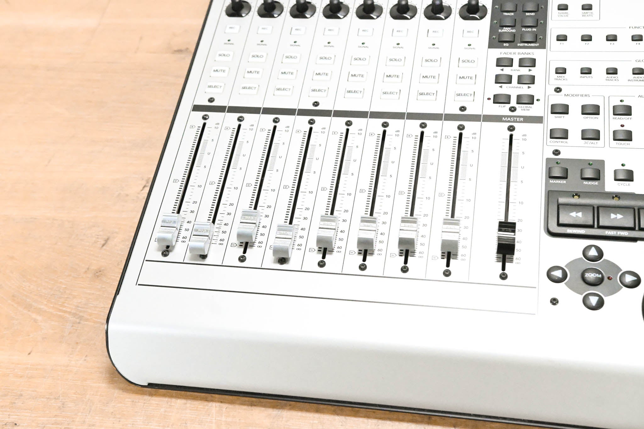 Mackie Control Universal Pro Control Surface (NO POWER SUPPLY)