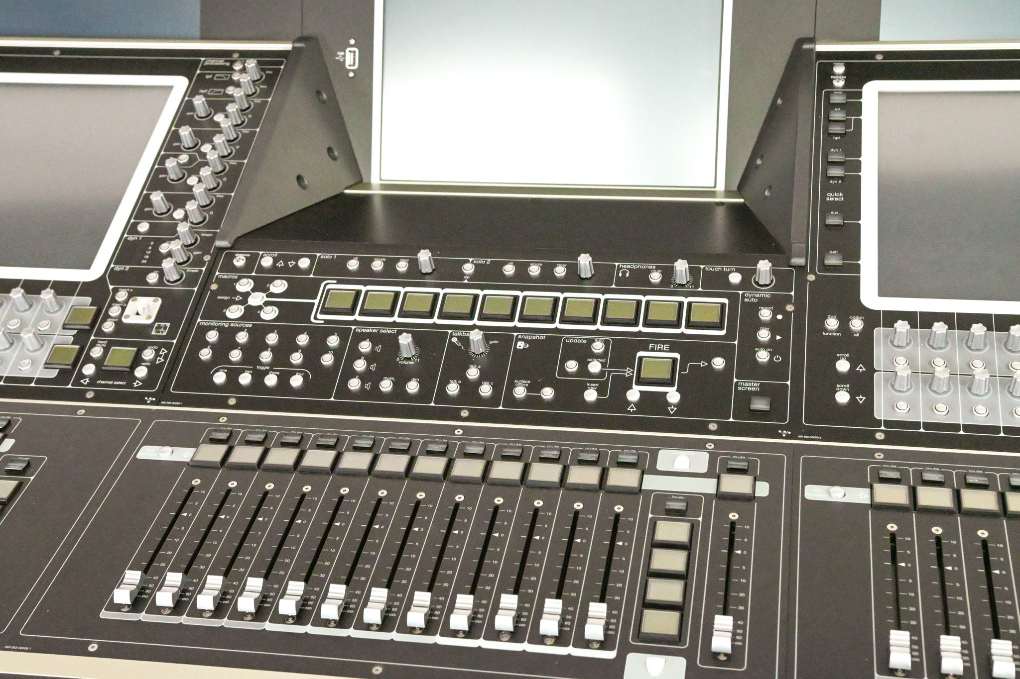 DiGiCo SD5 Digital Mixing Console w/ Waves Card, ST Optical & Road Case