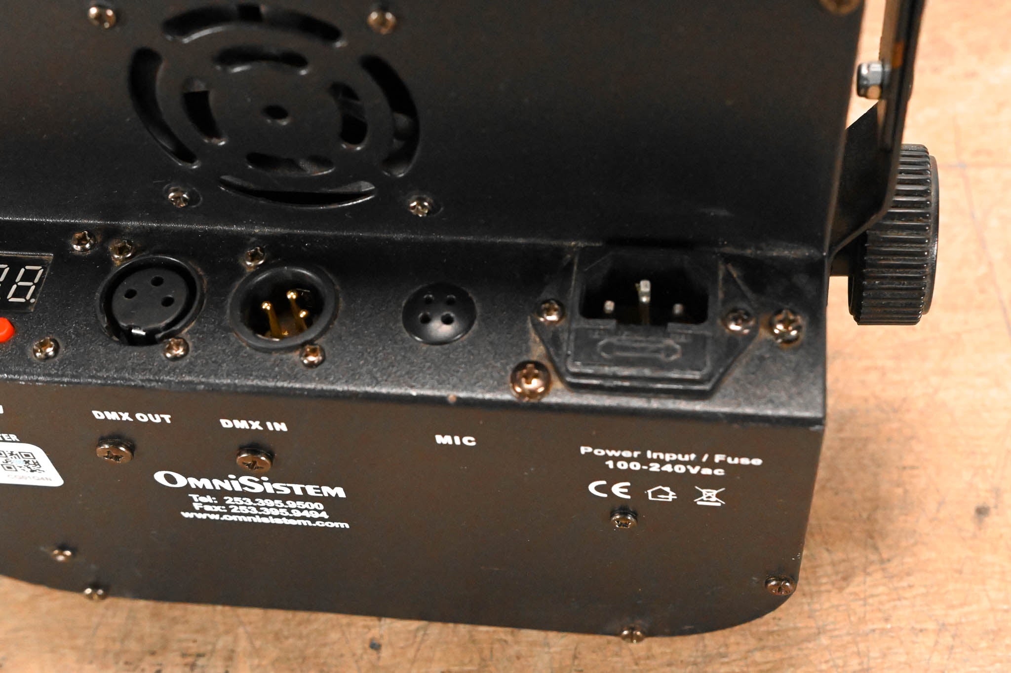 OmniSistem Thin Par Plus RGBW 6 x 10W RGBA Par Can Light