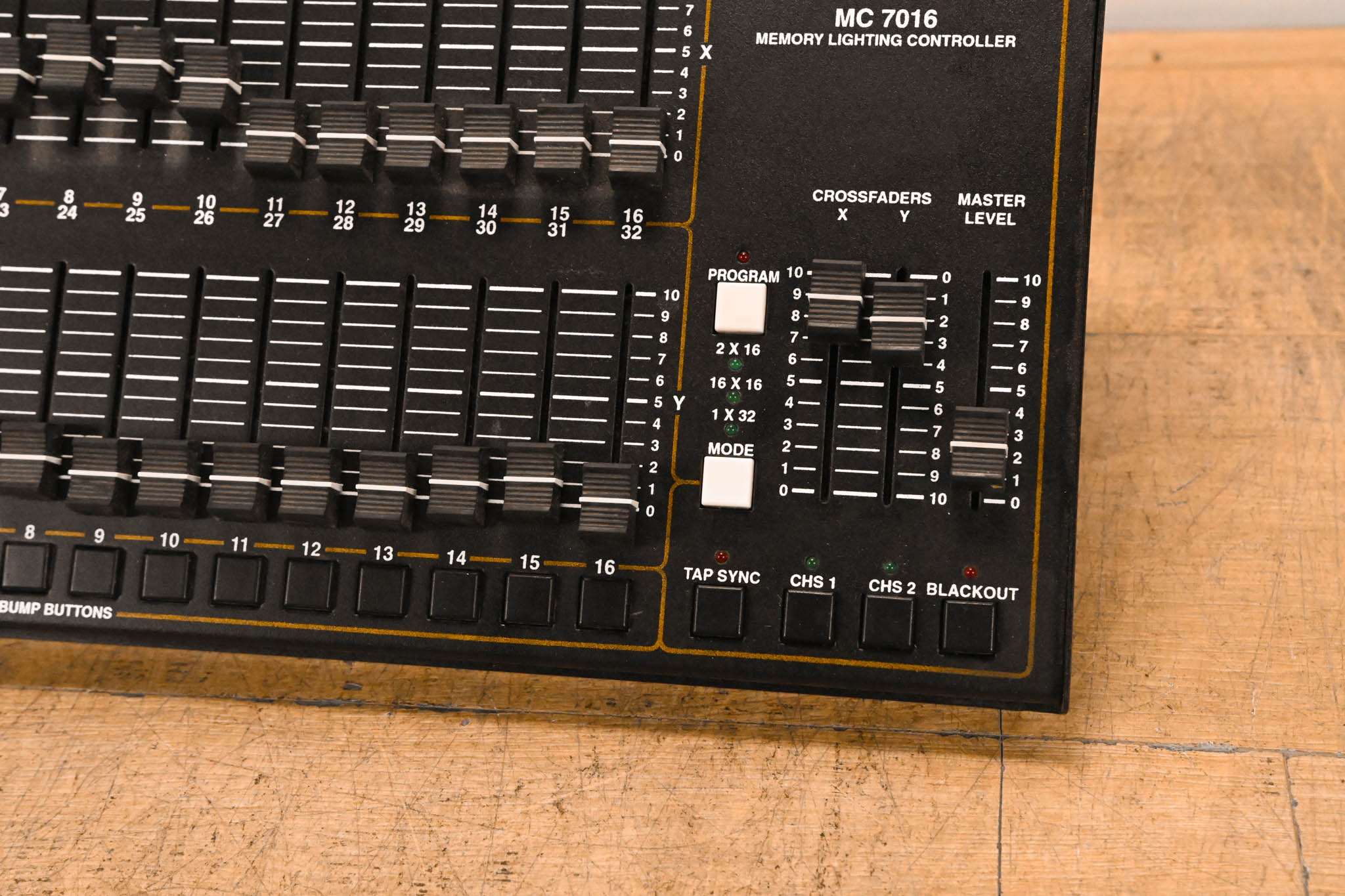 Leviton MC 7016 16/32-Channel Memory Lighting Controller (NO PSU)