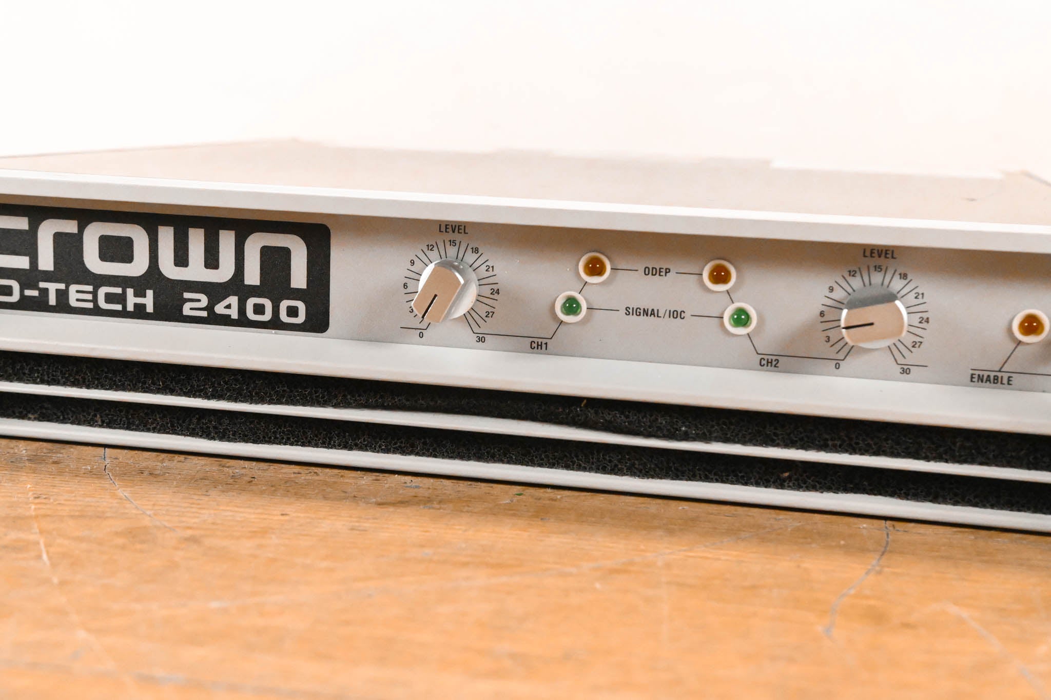 Crown Macro-Tech 2400 2-Channel Power Amplifier