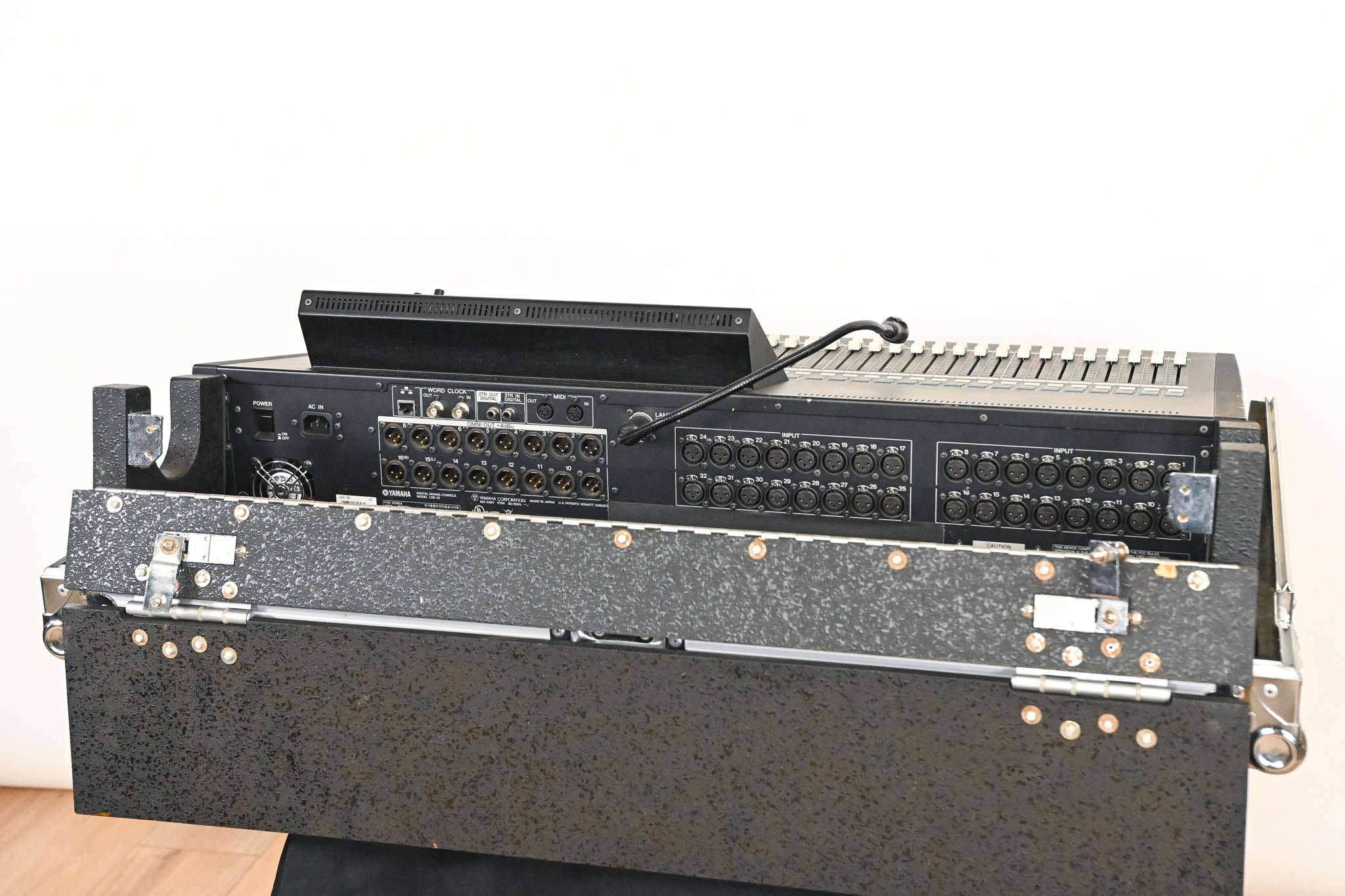 Yamaha LS9-32 32-Channel Digital Mixing Console with Road Case