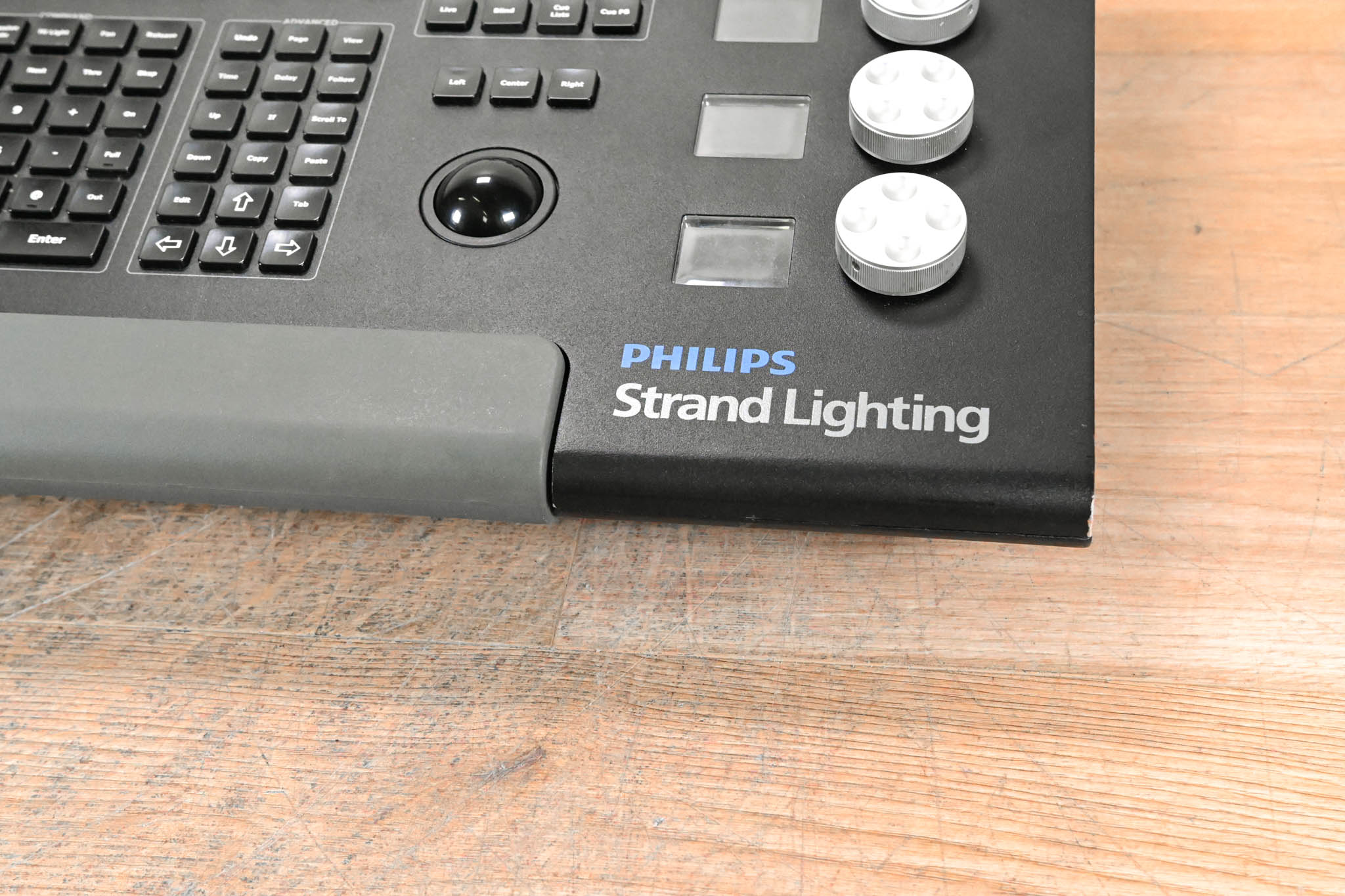 Strand Lighting NEO Lighting Control Console