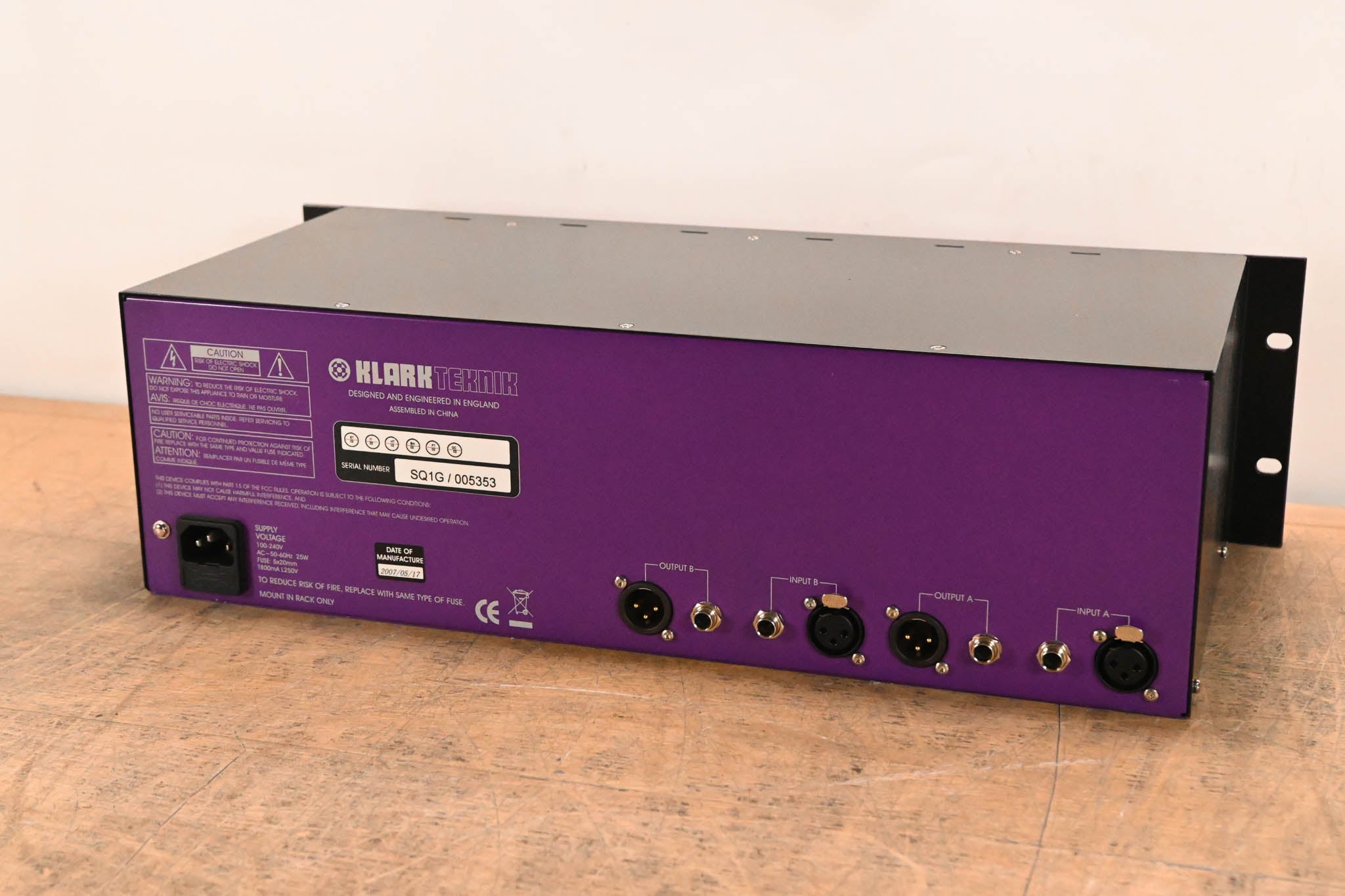 Klark Teknik SQ1G Square ONE Graphic 2-Channel 30-Band Graphic Equalizer