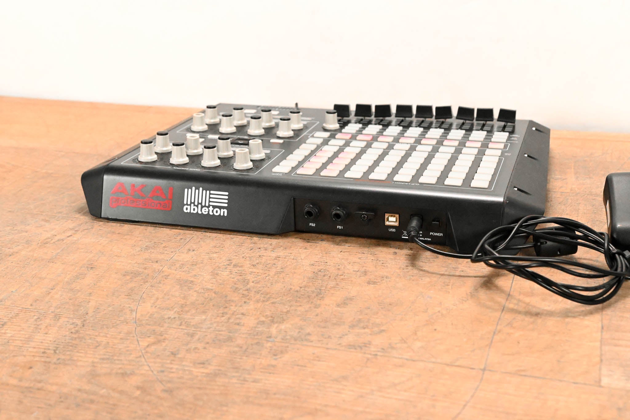 【中古】AKAI APC40 MIDI コントローラー Ableton Live Akai APC 40 Ableton Live DJ Mixer Live Professional Digital