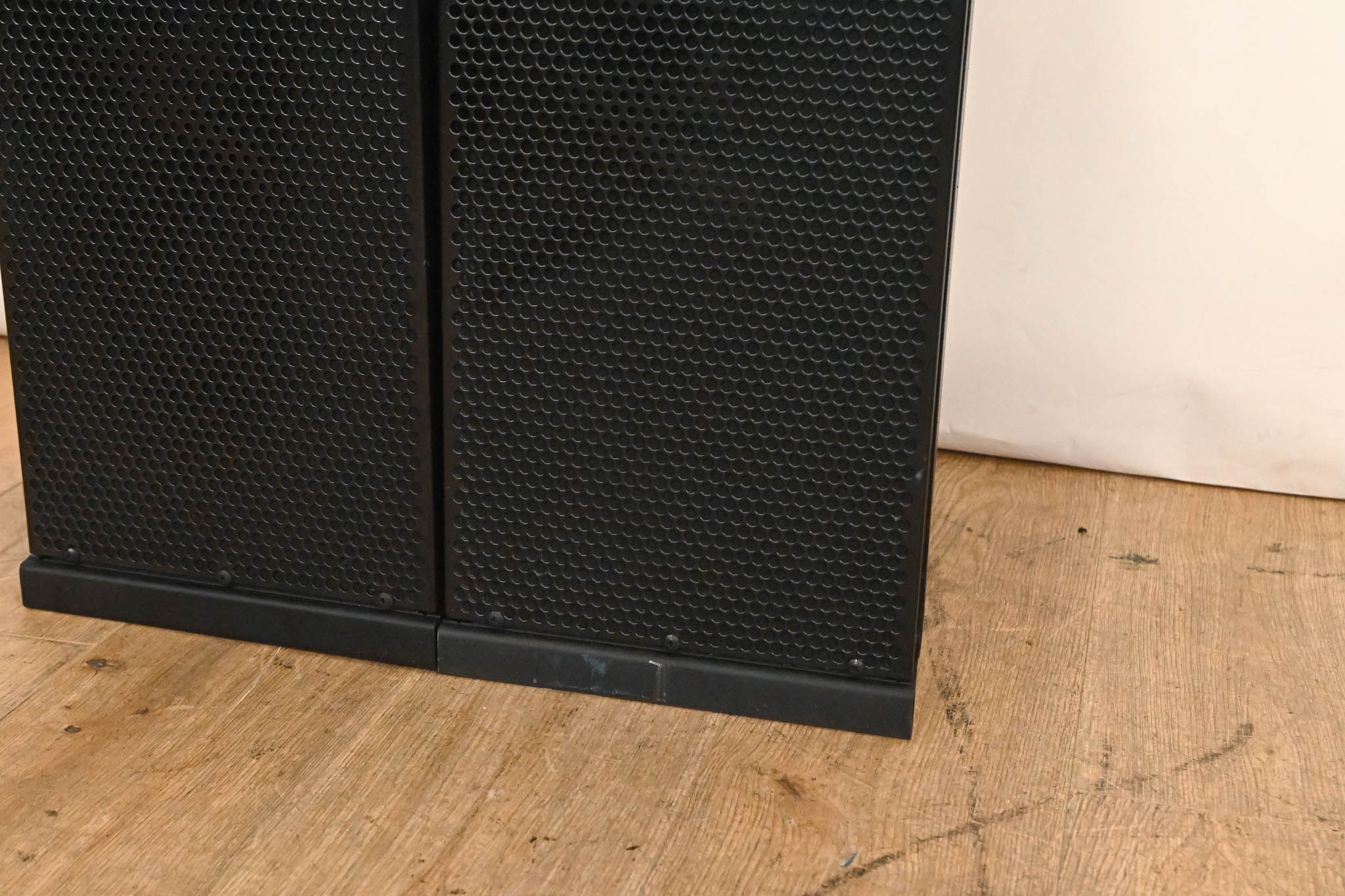 Electro-Voice (EV) XLE181 8" 2-Way Passive Line Array Speaker (PAIR)
