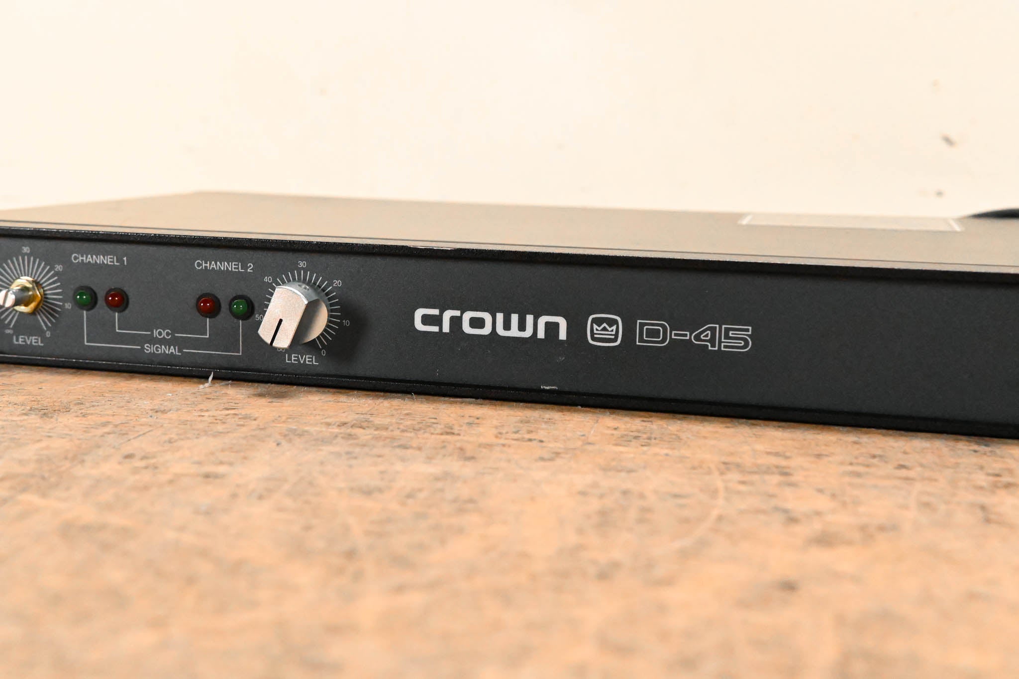 Crown D-45 Two-Channel, 35W Power Amplifier