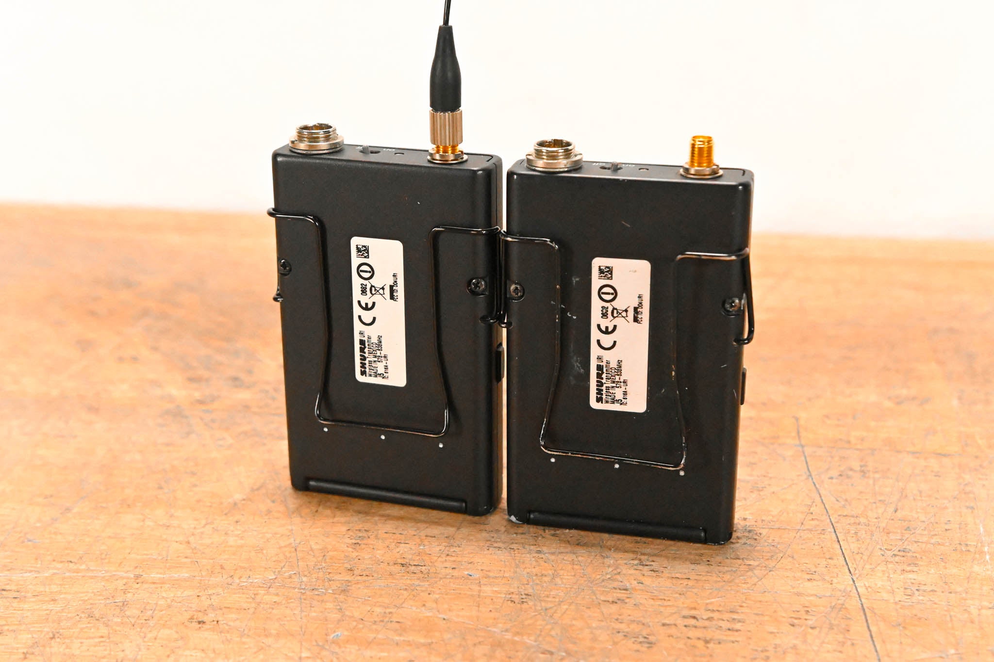 Shure UR4D+ Dual Wireless Receiver w/ two Bodypacks J5 Band: 578-638 MHz
