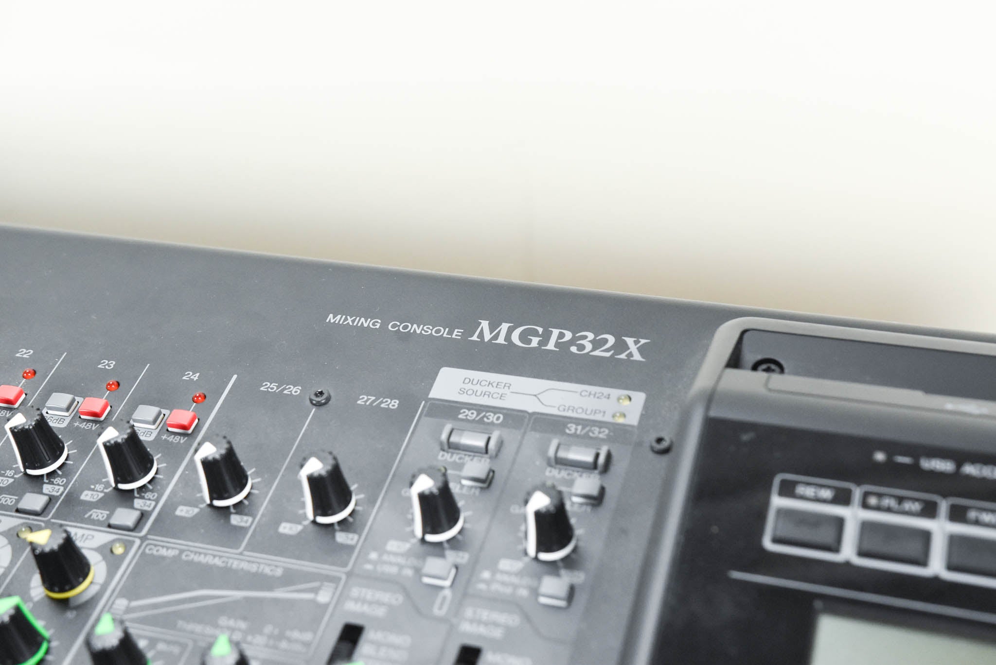 Yamaha MGP32X 32-CH Analog Mixing Console w/ DSP Effects