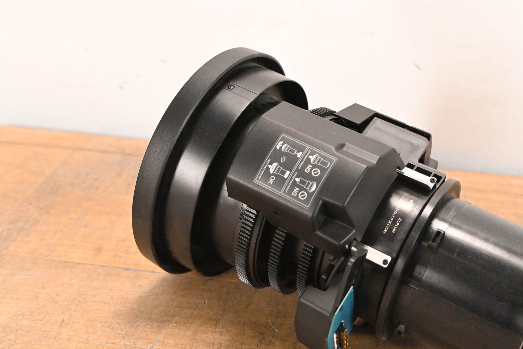 Epson ELPLU03 Wide Short Throw Zoom Lens #1