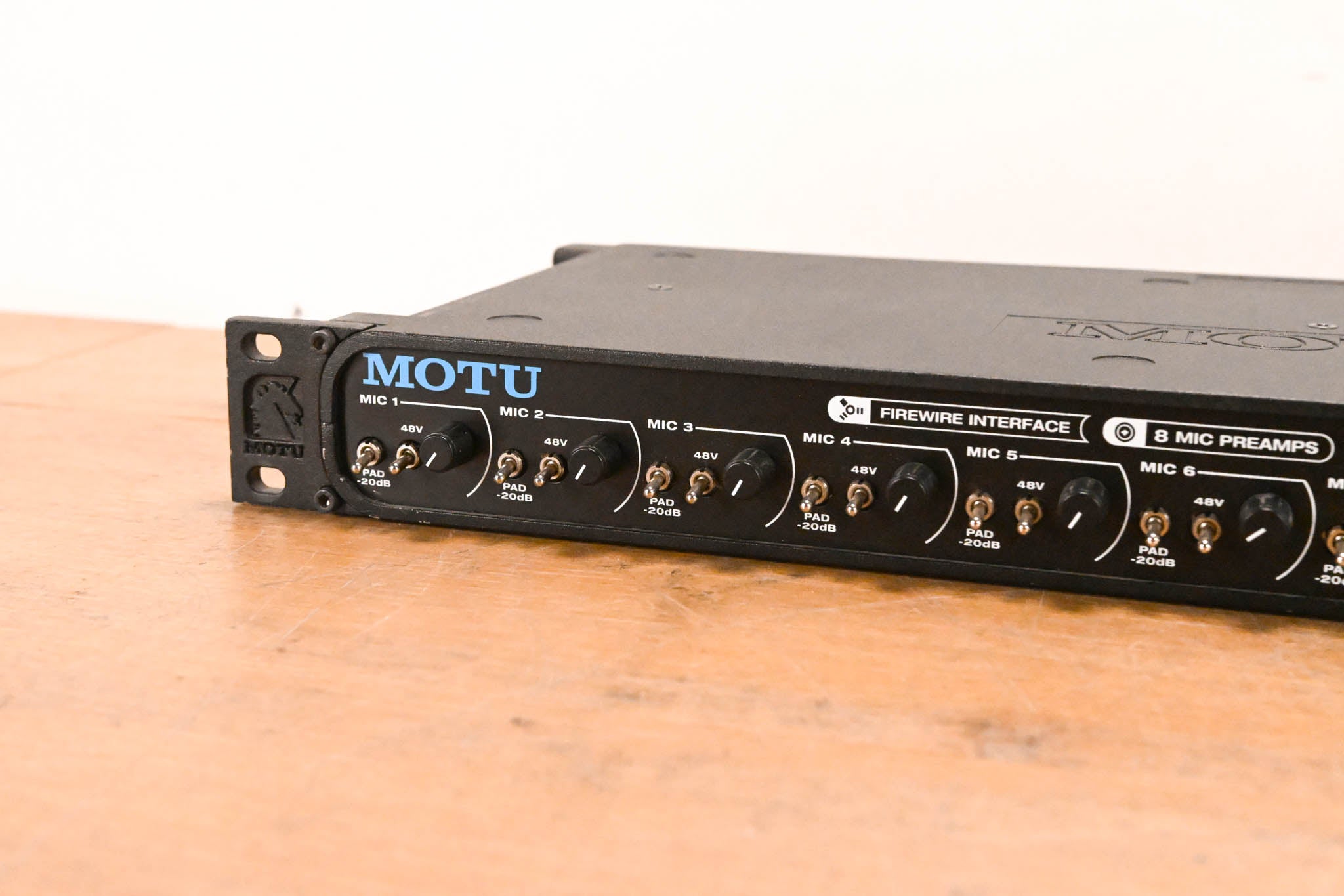 MOTU 8pre 16x12 FireWire Audio Interface with 8 Mic Inputs