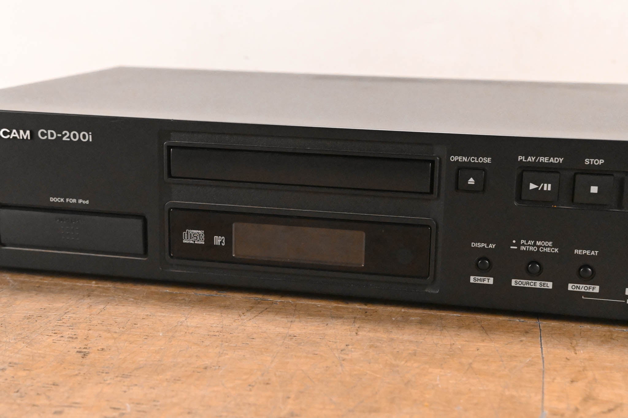 TASCAM CD-200i Rackmountable CD Player with iPod Dock