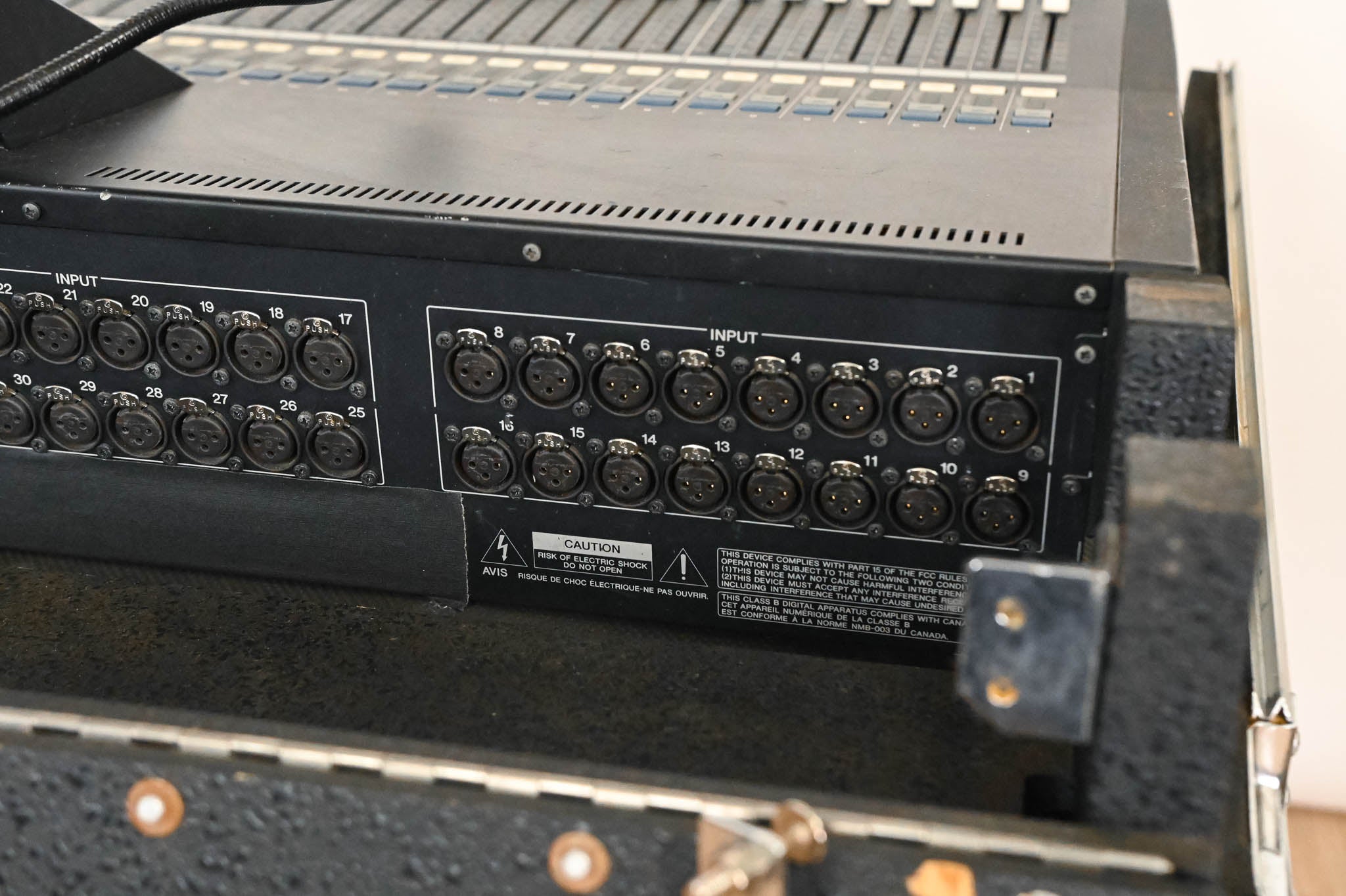 Yamaha LS9-32 32-Channel Digital Mixing Console with Road Case