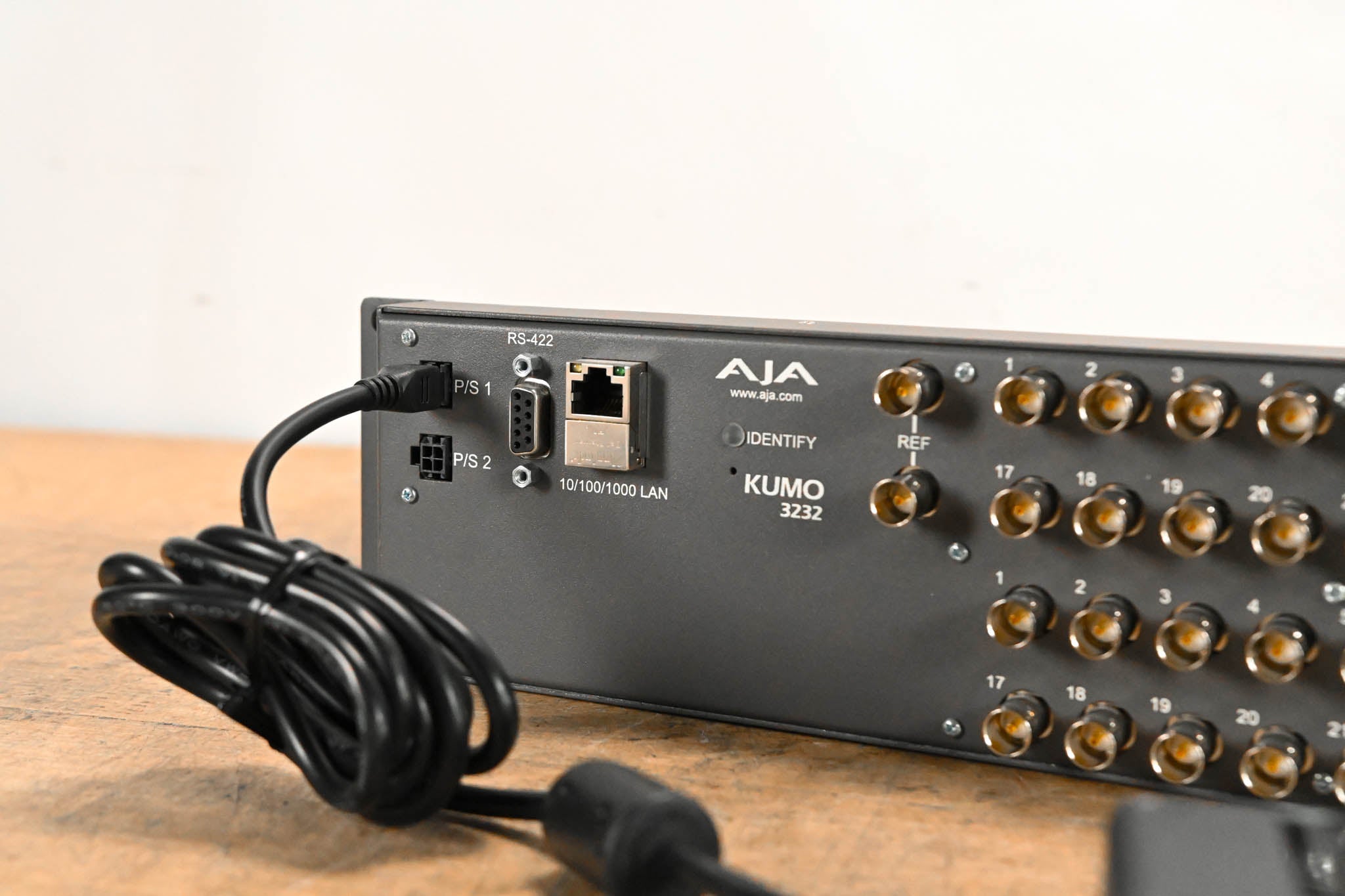 AJA KUMO 3232 2RU Compact 3G-SDI Router