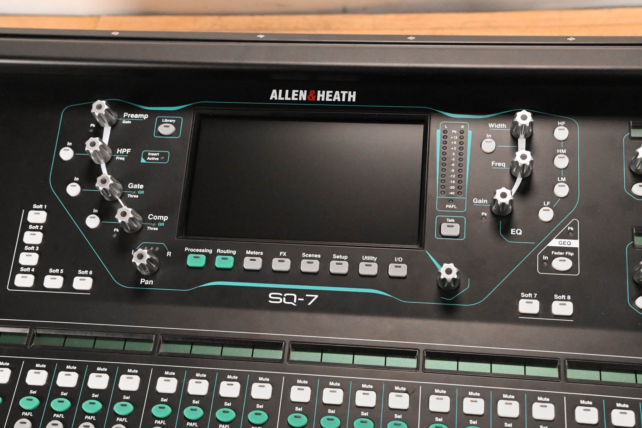 Allen & Heath SQ-7 48-Channel / 36-Bus Digital Mixer