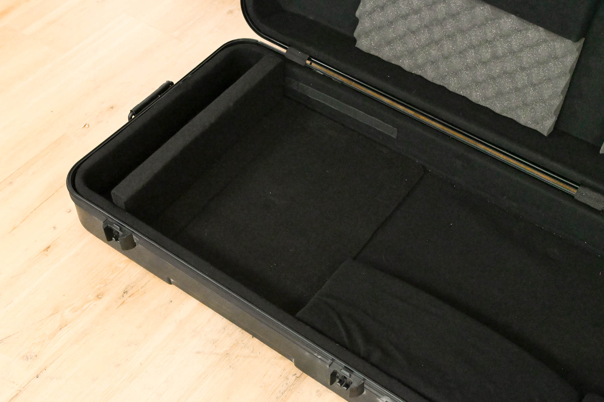 Gator Cases GTSA-KEY88 TSA ATA Molded 88-Note Keyboard Case w/ Wheels