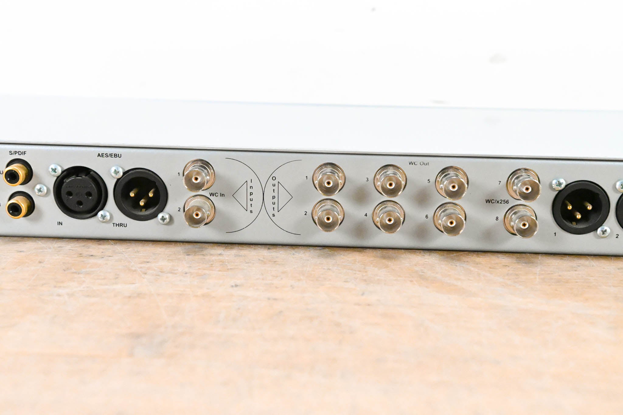 Antelope Audio Isochrone DA Reclocking Sync Distribution Amplifier