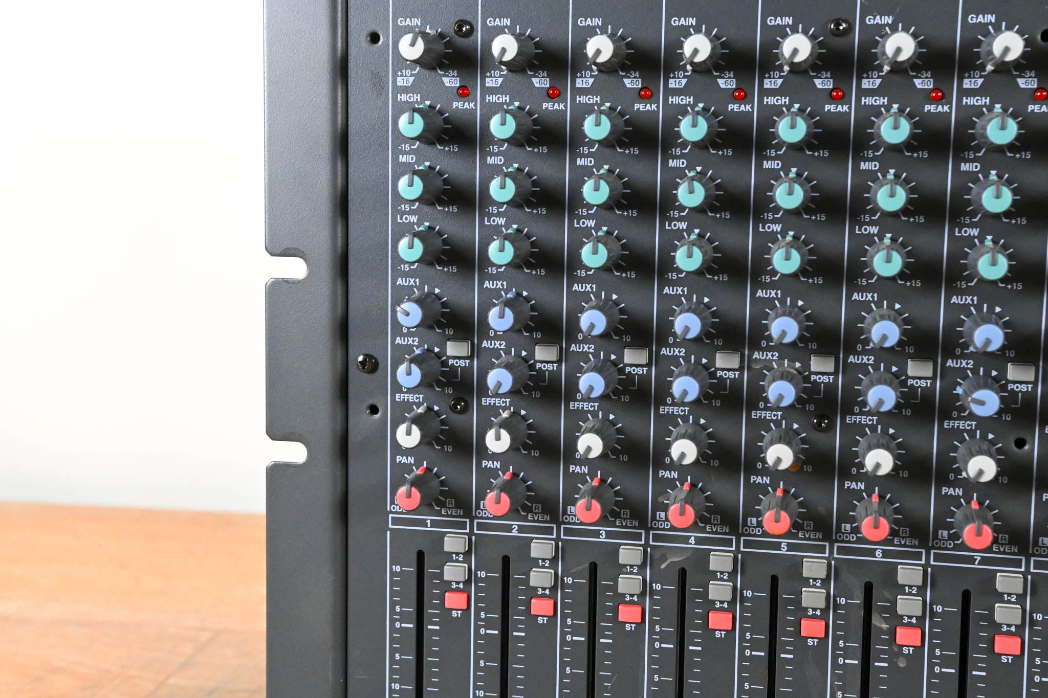 Yamaha MV12/6 12-Channel Rackmount Mixer