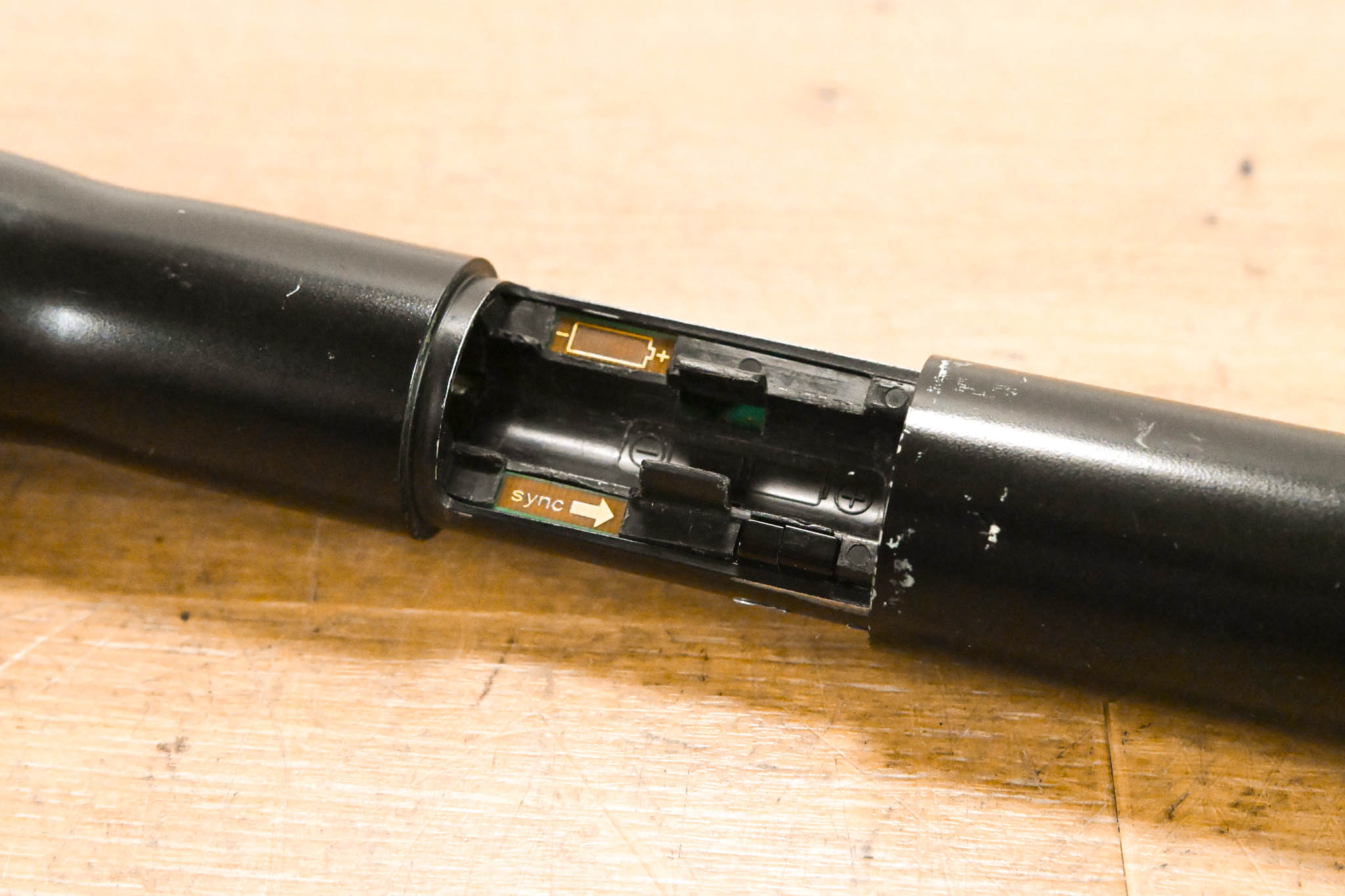 Shure UR2/SM58 Handheld Transmitter with SM58 Capsule - H4 Band
