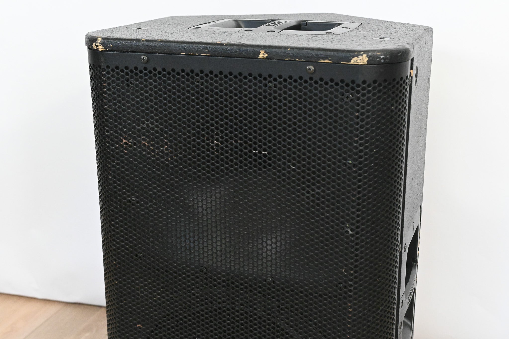 QSC KW122 1000W 12" Two-Way Active Loudspeaker