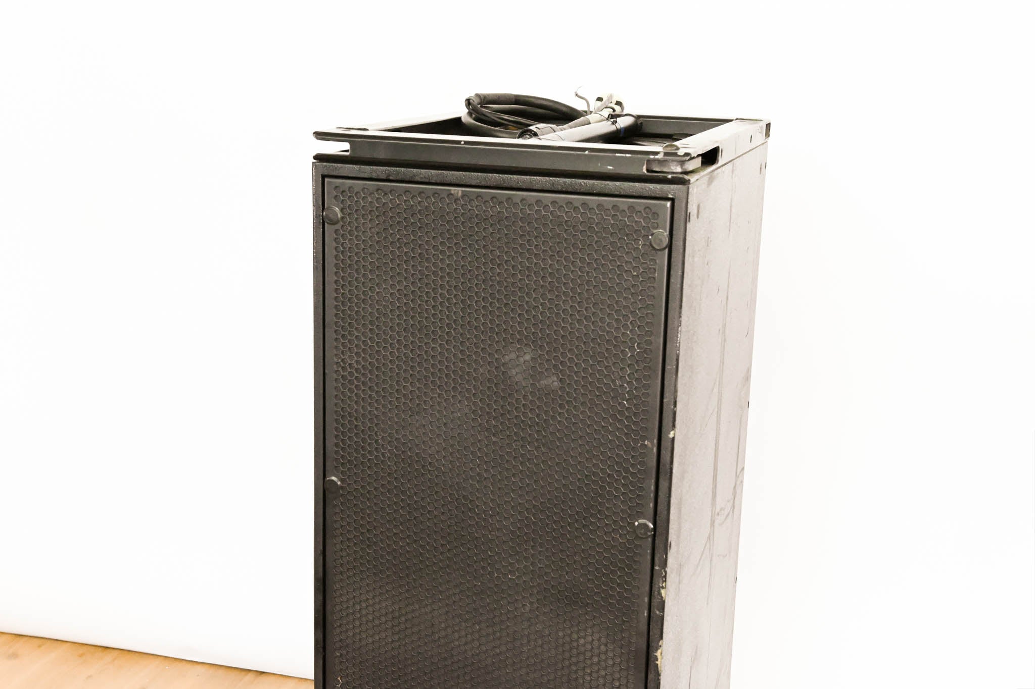 Meyer Sound M3D-SUB Active Directional Cardioid Subwoofer