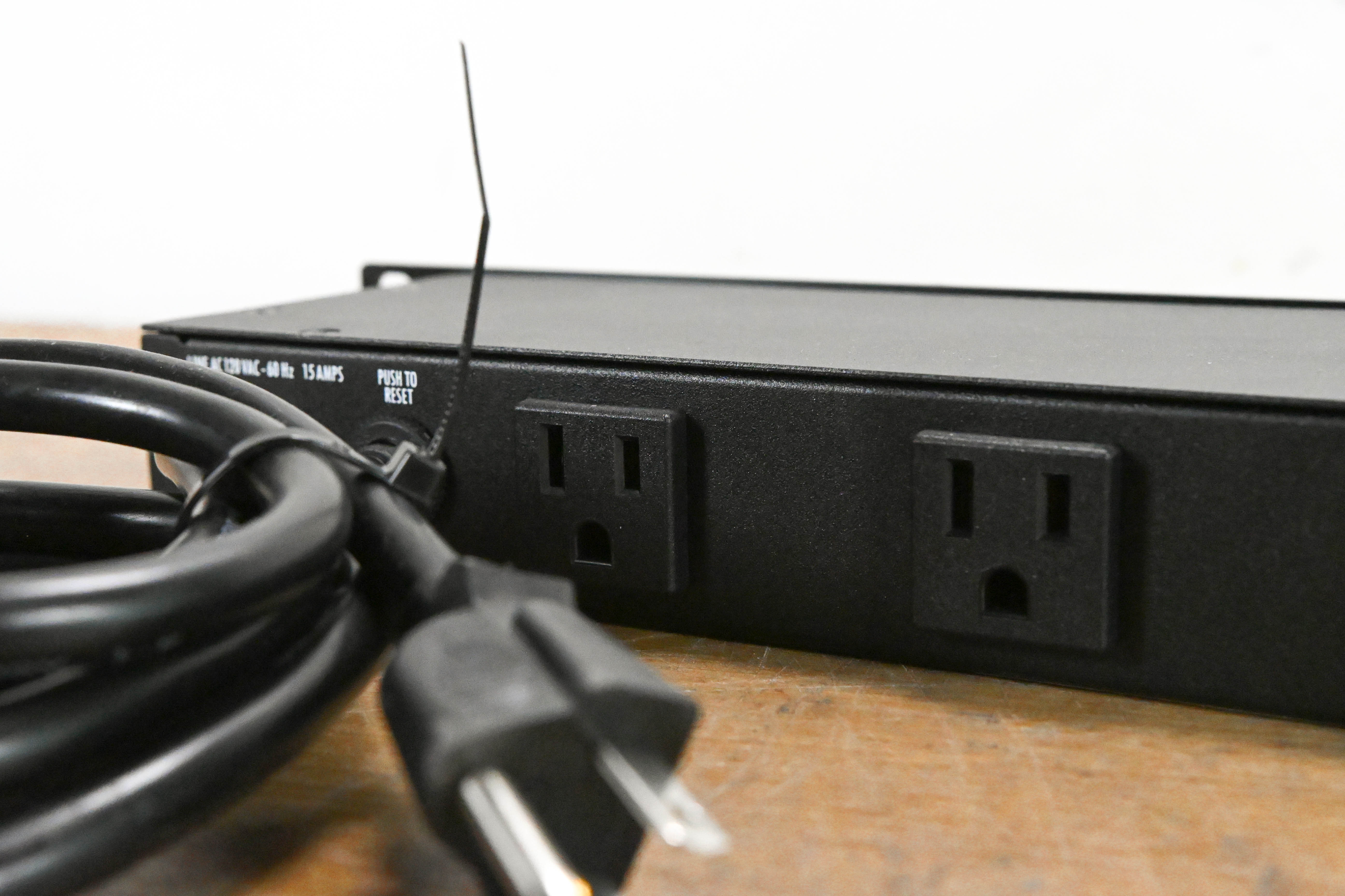 Furman M-8x2 8-Outlet Power Conditioner