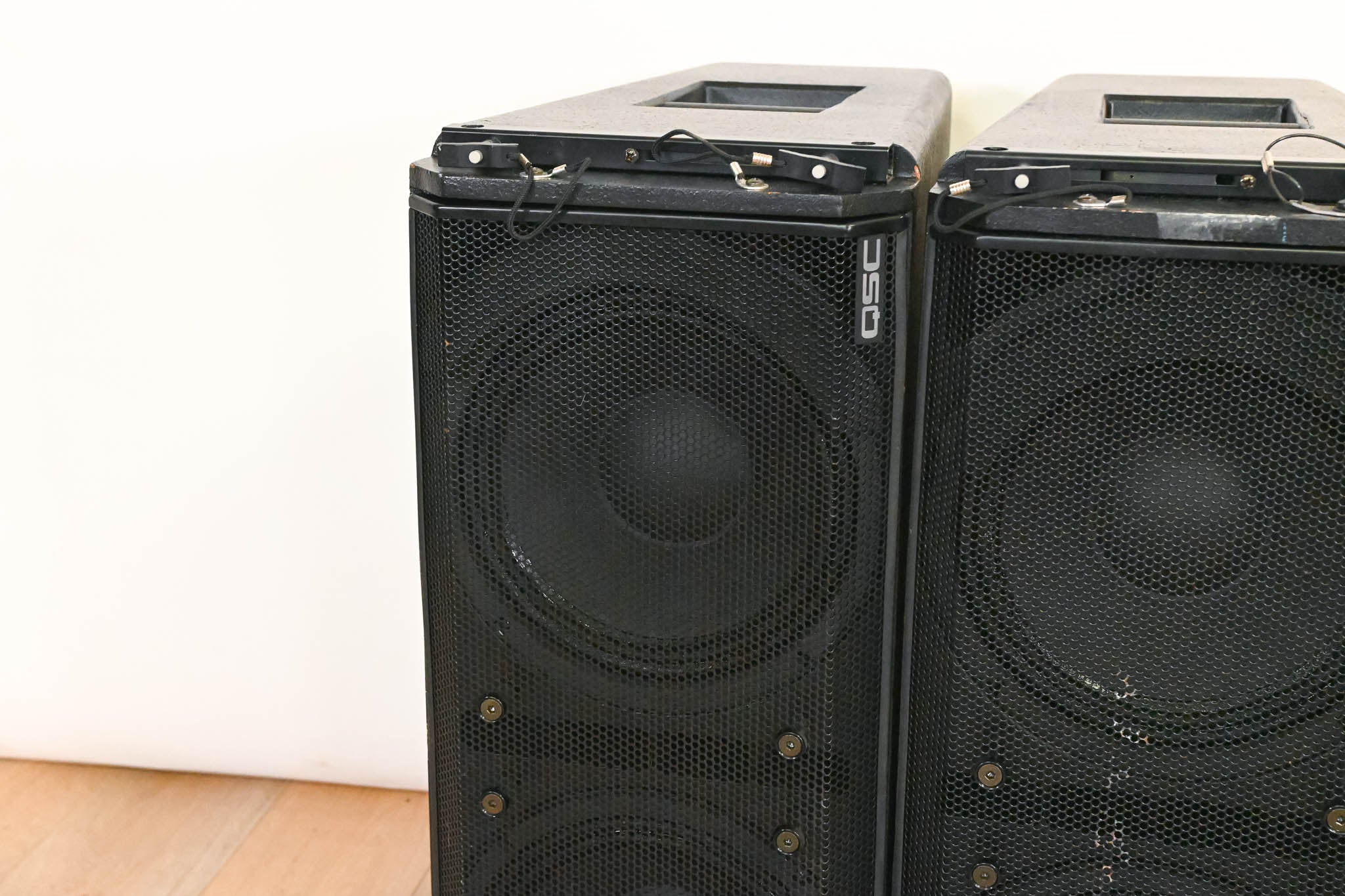 QSC WideLine-10 Dual 10-Inch Wide Line Array Speaker (PAIR)