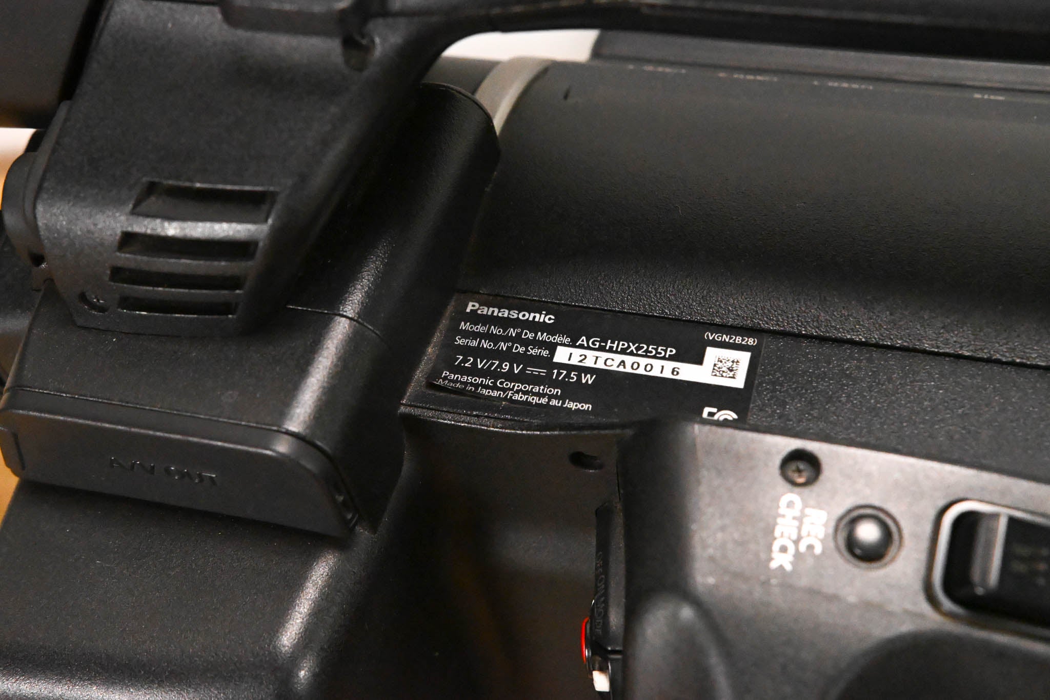 Panasonic AG-HPX255P P2 HD Handheld Camcorder