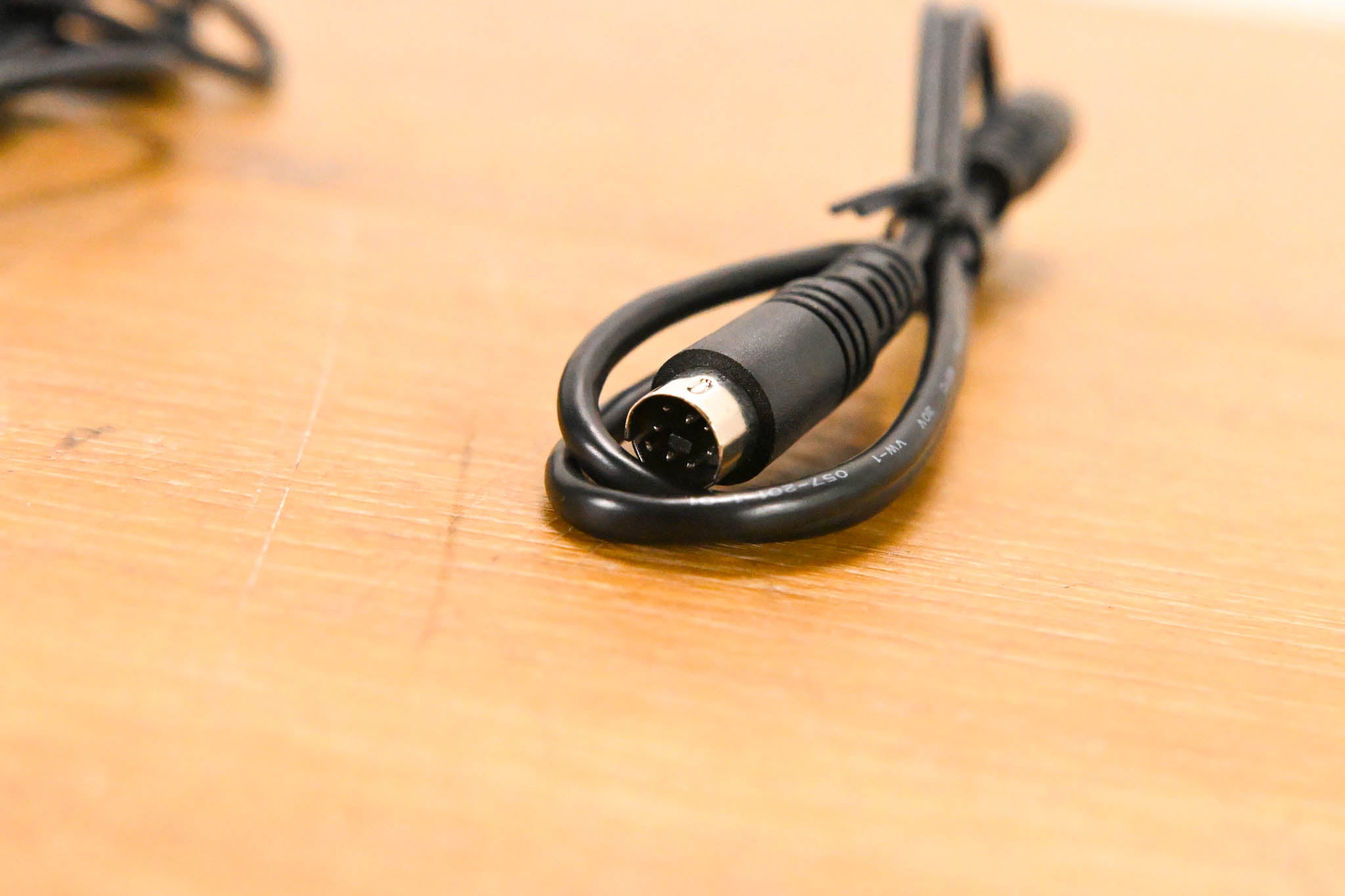 IK Multimedia iRig PowerBridge Power Source - Lightning Adapter