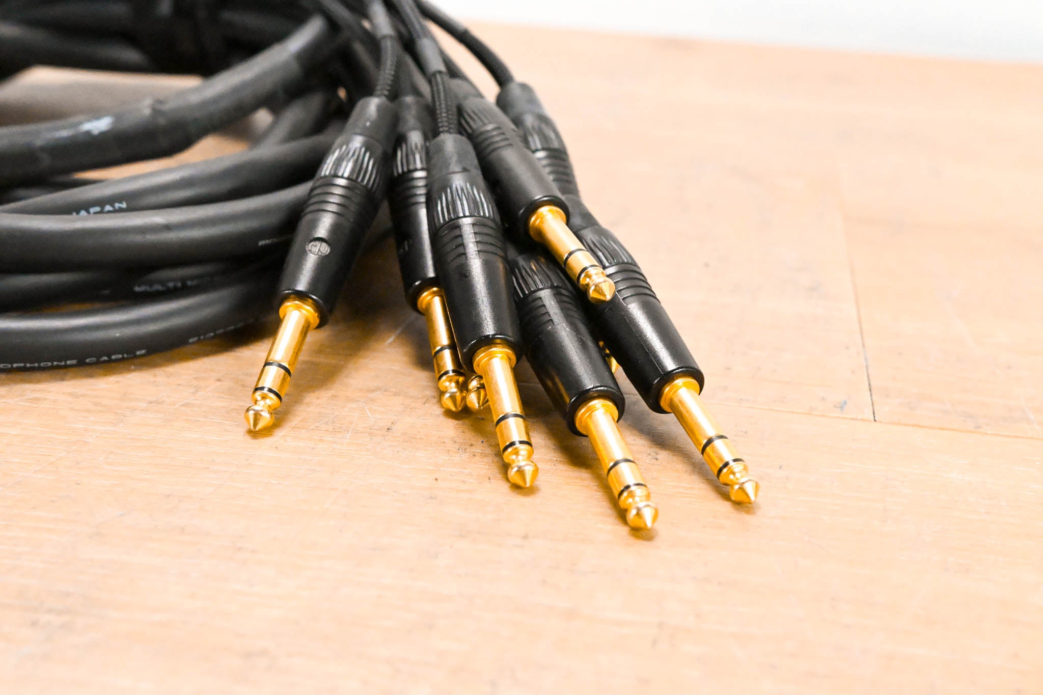 Mogami 2932 DB25 Male to (8) 1/4" TRS Male Breakout Cable - 15'