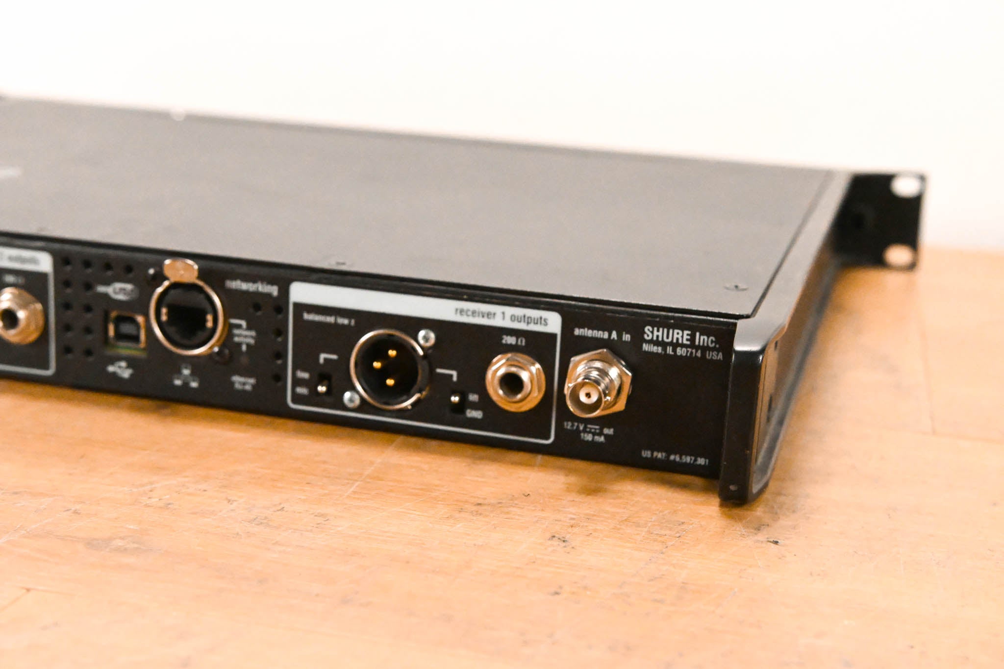 Shure UR4D Dual Wireless Receiver with one UR1 Bodypack - G1