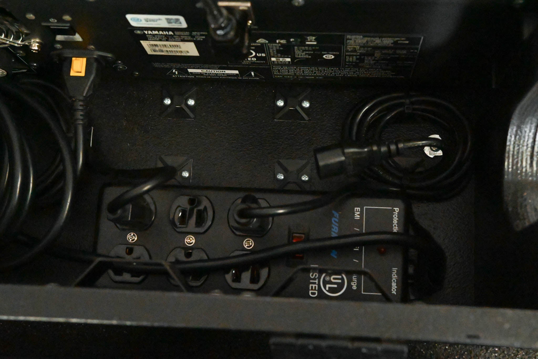 Yamaha CL3 Digital Audio Mixing Console with Road Case