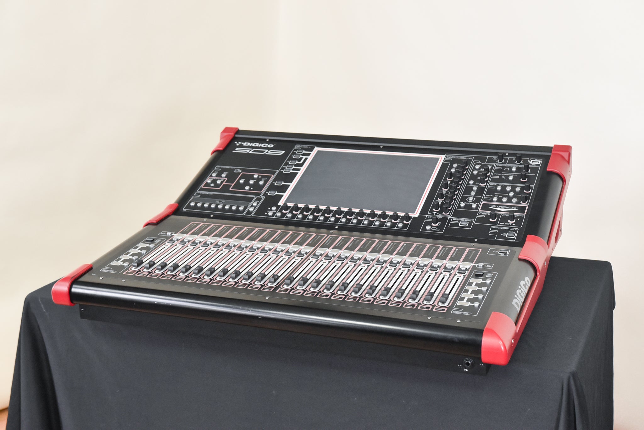 DiGiCo SD9 Digital Mixing Console with D-Rack