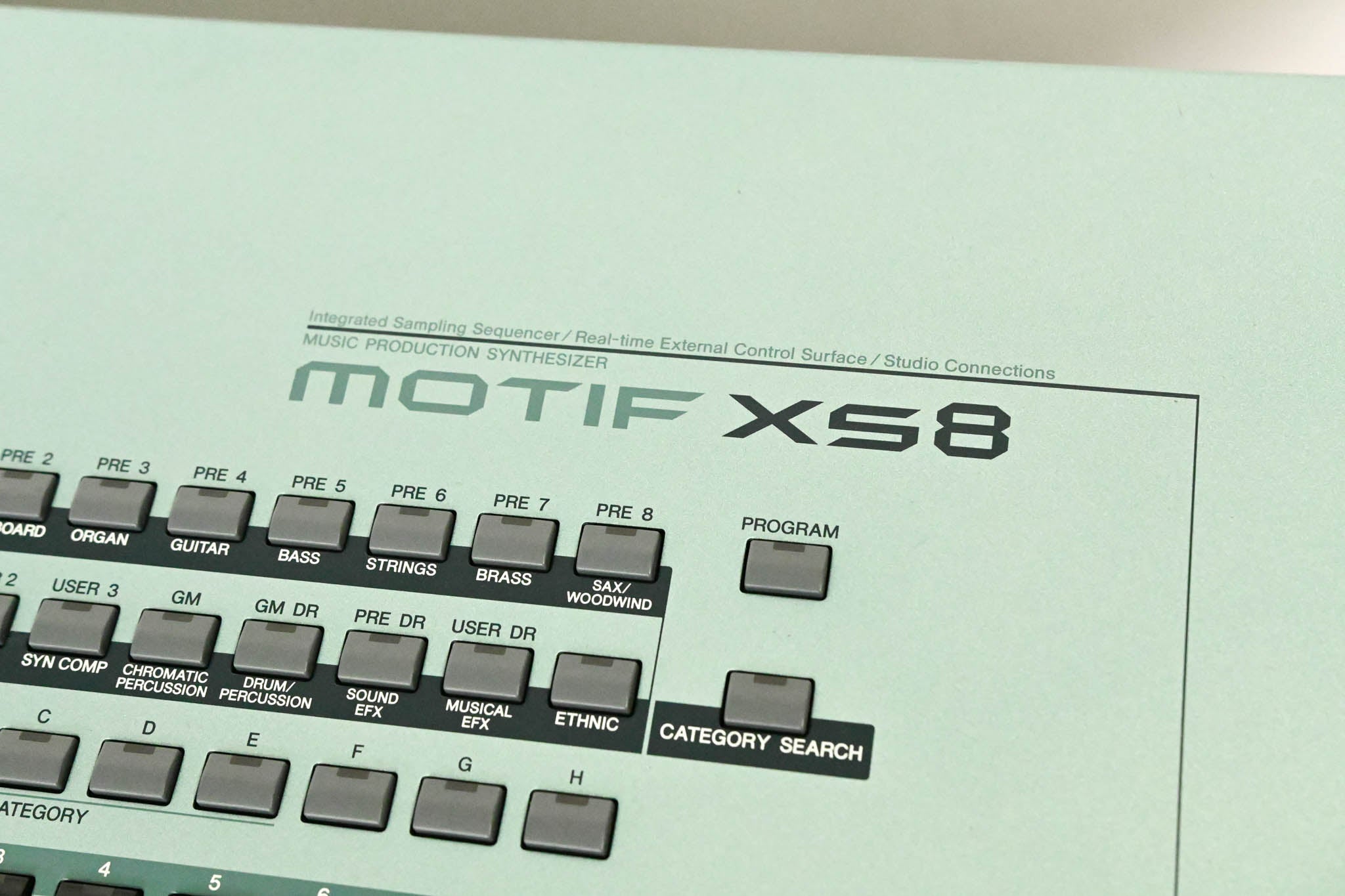 Yamaha Motif XS8 88-Key Synthesizer Keyboard Workstation