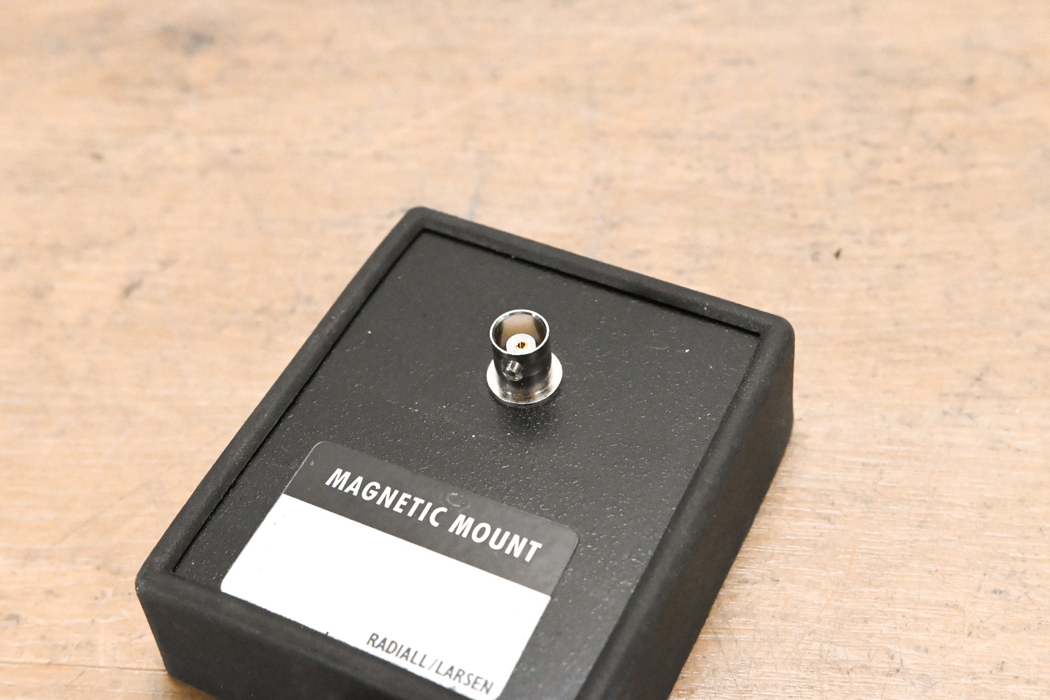 Radiall / Larsen BNC-BNC Magnet Mount