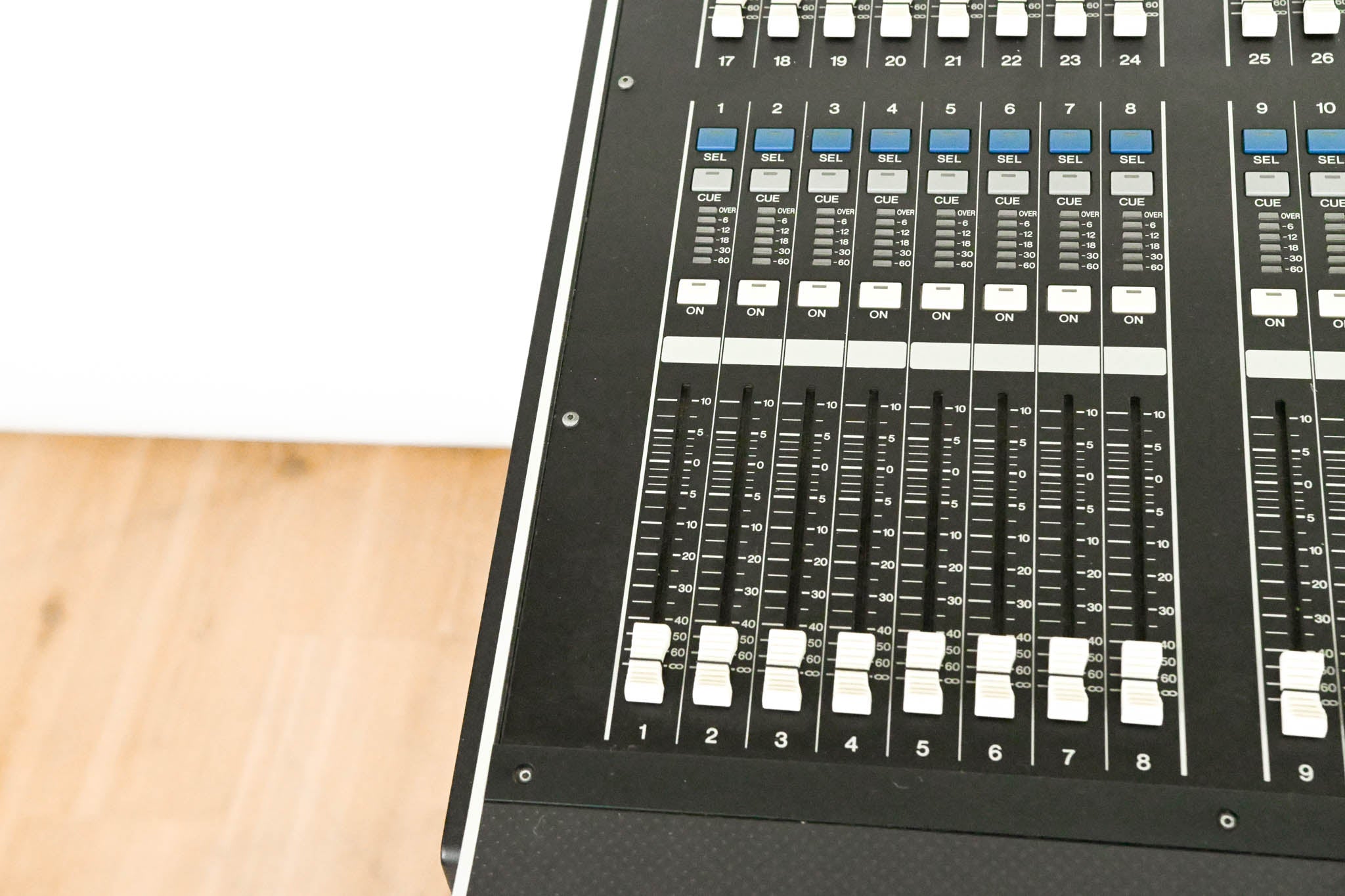 Yamaha M7CL-48 48-Channel Digital Audio Mixing Console