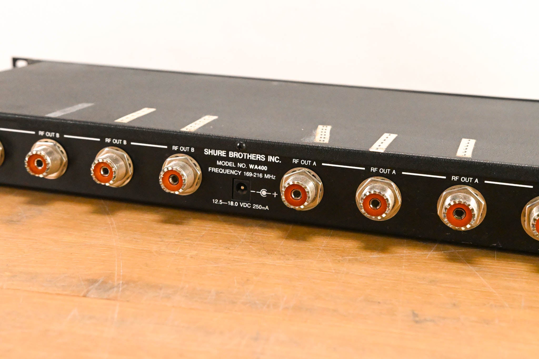 Shure WA400 Antenna Distribution System - 169-216 MHz (NO POWER SUPPLY)