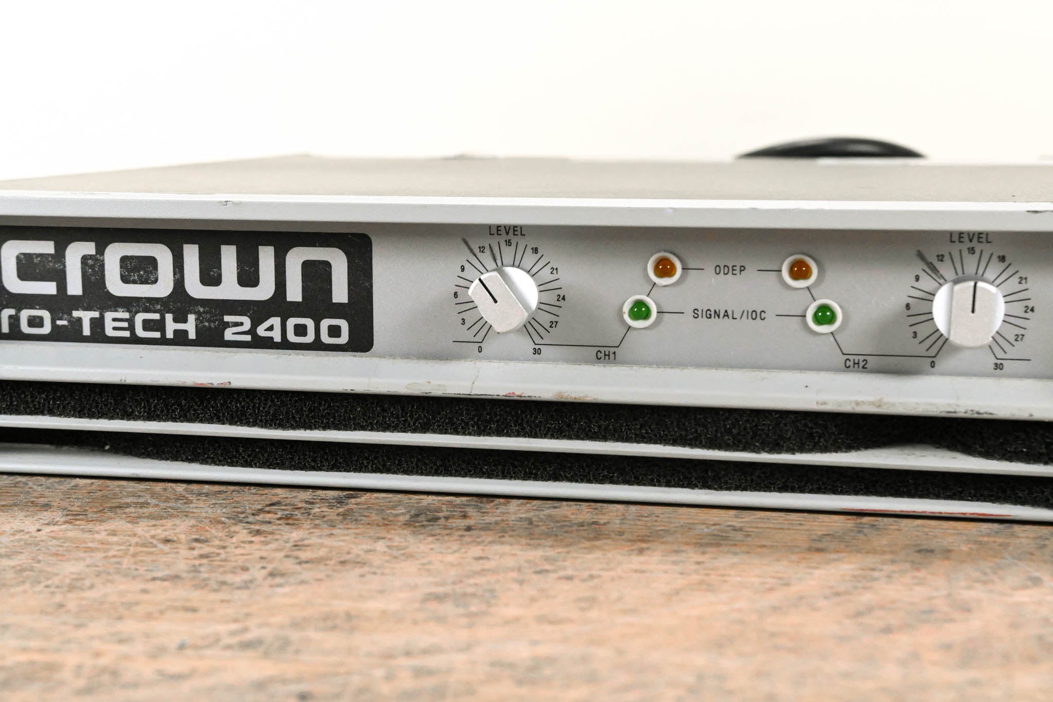 Crown Macro-Tech 2400 2-Channel Power Amplifier