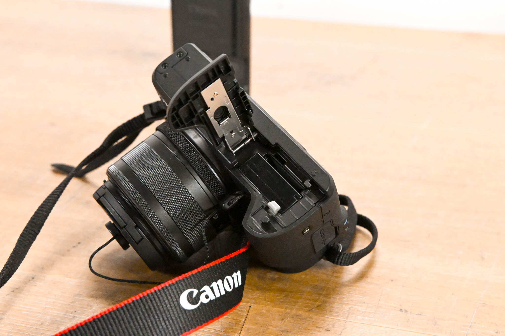 Canon EOS M50 Mirrorless Camera with EF-M 15-45mm f/3.5-6.3 IS STM Lens